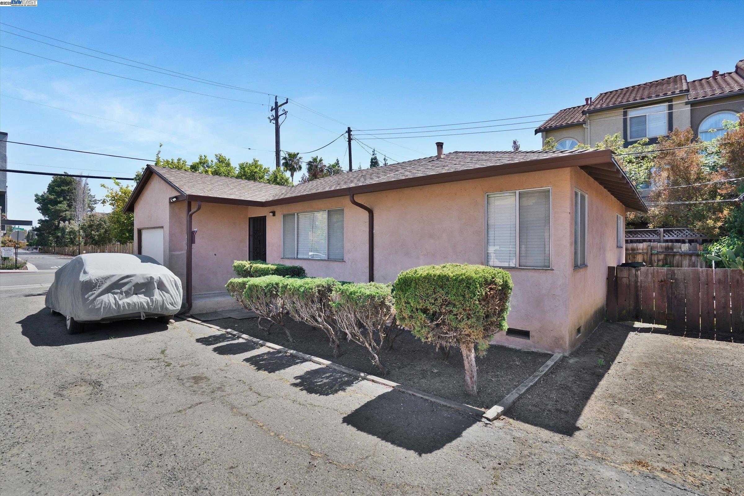 Detail Gallery Image 1 of 10 For 656 Berry Ave, Hayward,  CA 94544 - – Beds | – Baths