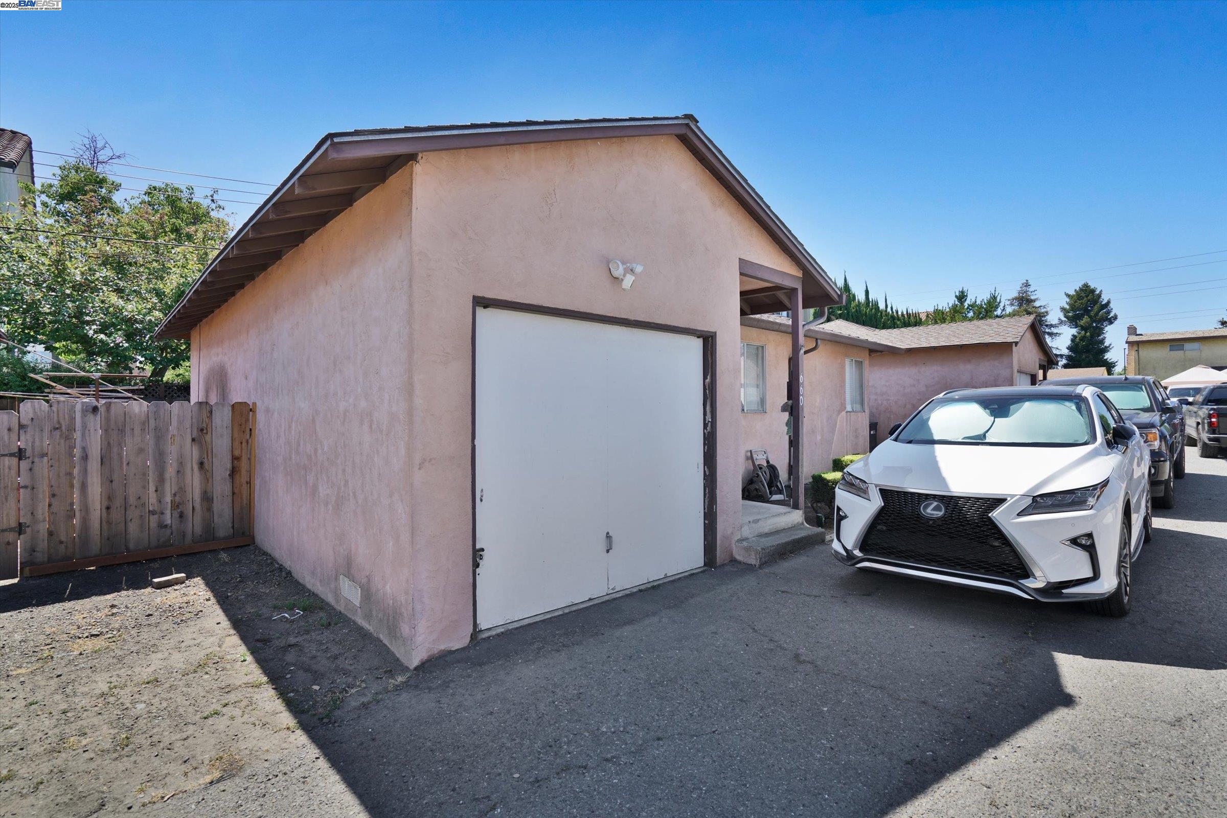 Detail Gallery Image 8 of 10 For 656 Berry Ave, Hayward,  CA 94544 - – Beds | – Baths