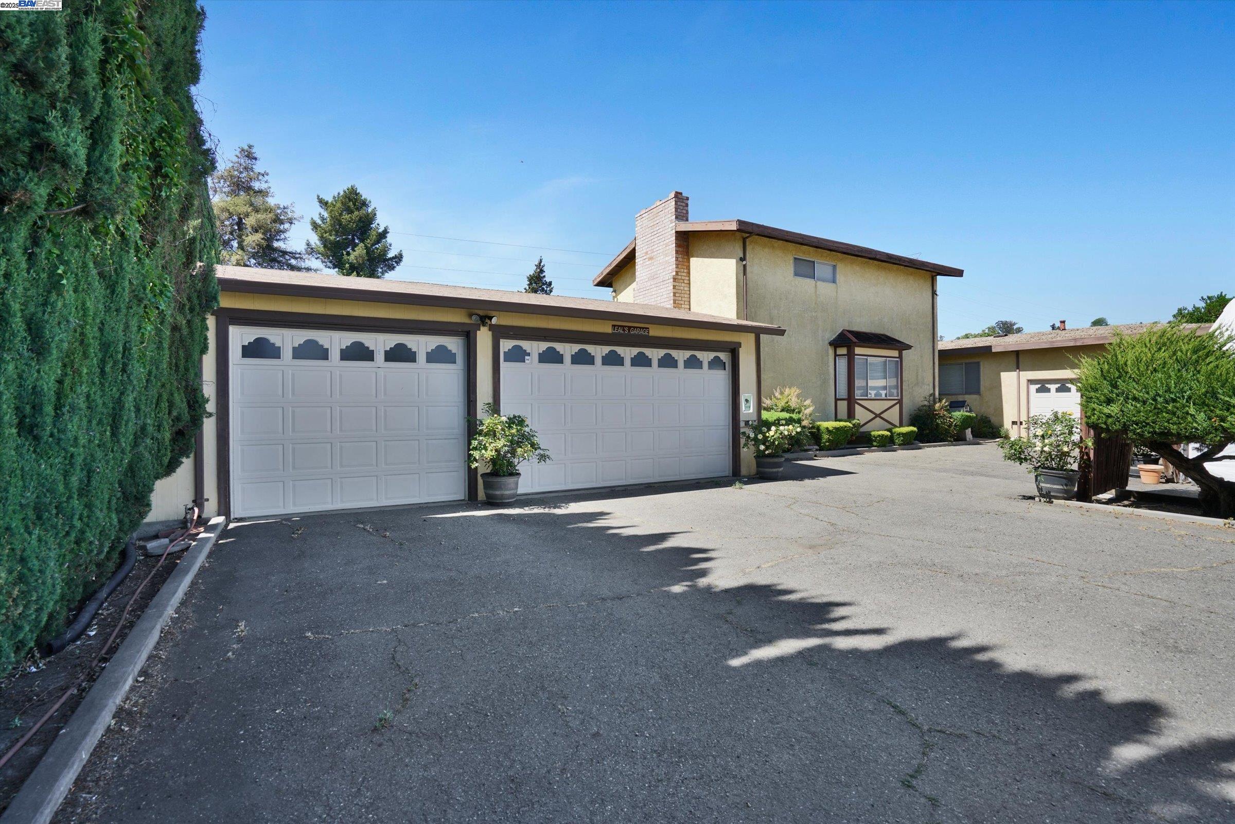 Detail Gallery Image 1 of 5 For 664 Berry Ave, Hayward,  CA 94544 - – Beds | – Baths