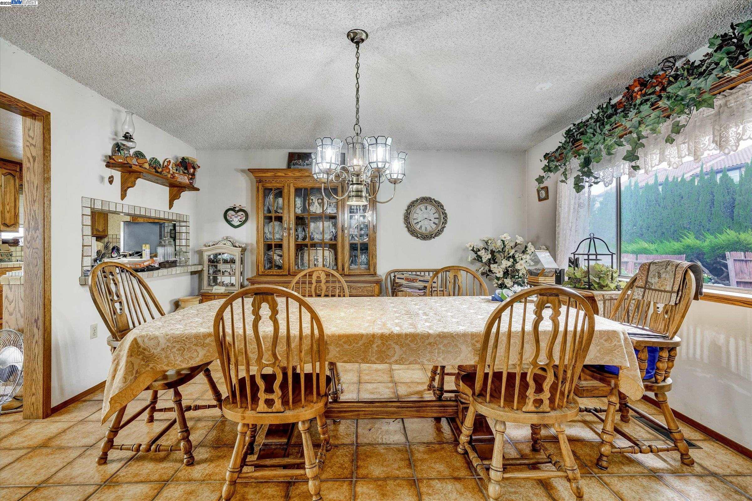 Detail Gallery Image 11 of 24 For 664 Berry Ave, Hayward,  CA 94544 - – Beds | – Baths