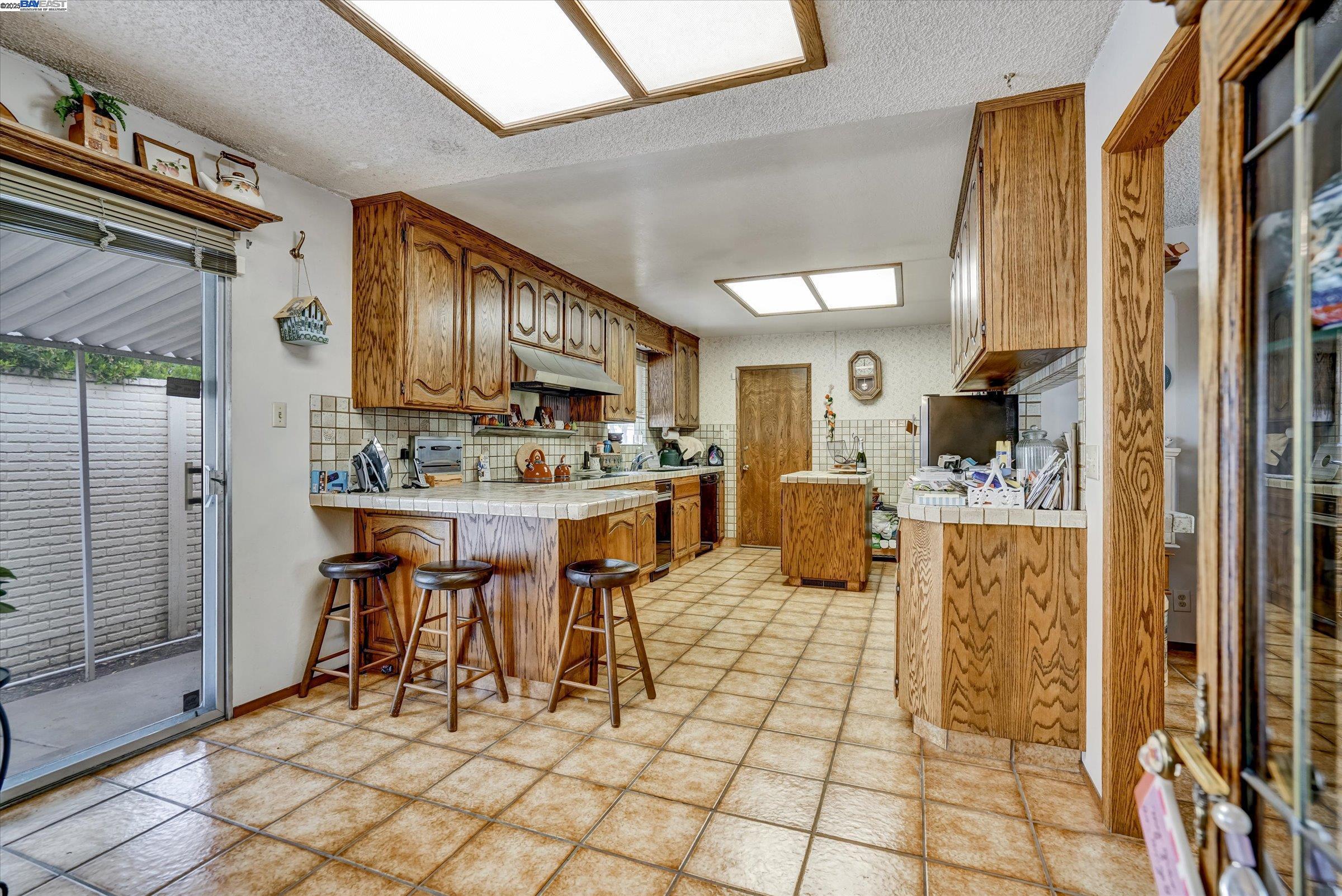 Detail Gallery Image 17 of 24 For 664 Berry Ave, Hayward,  CA 94544 - – Beds | – Baths