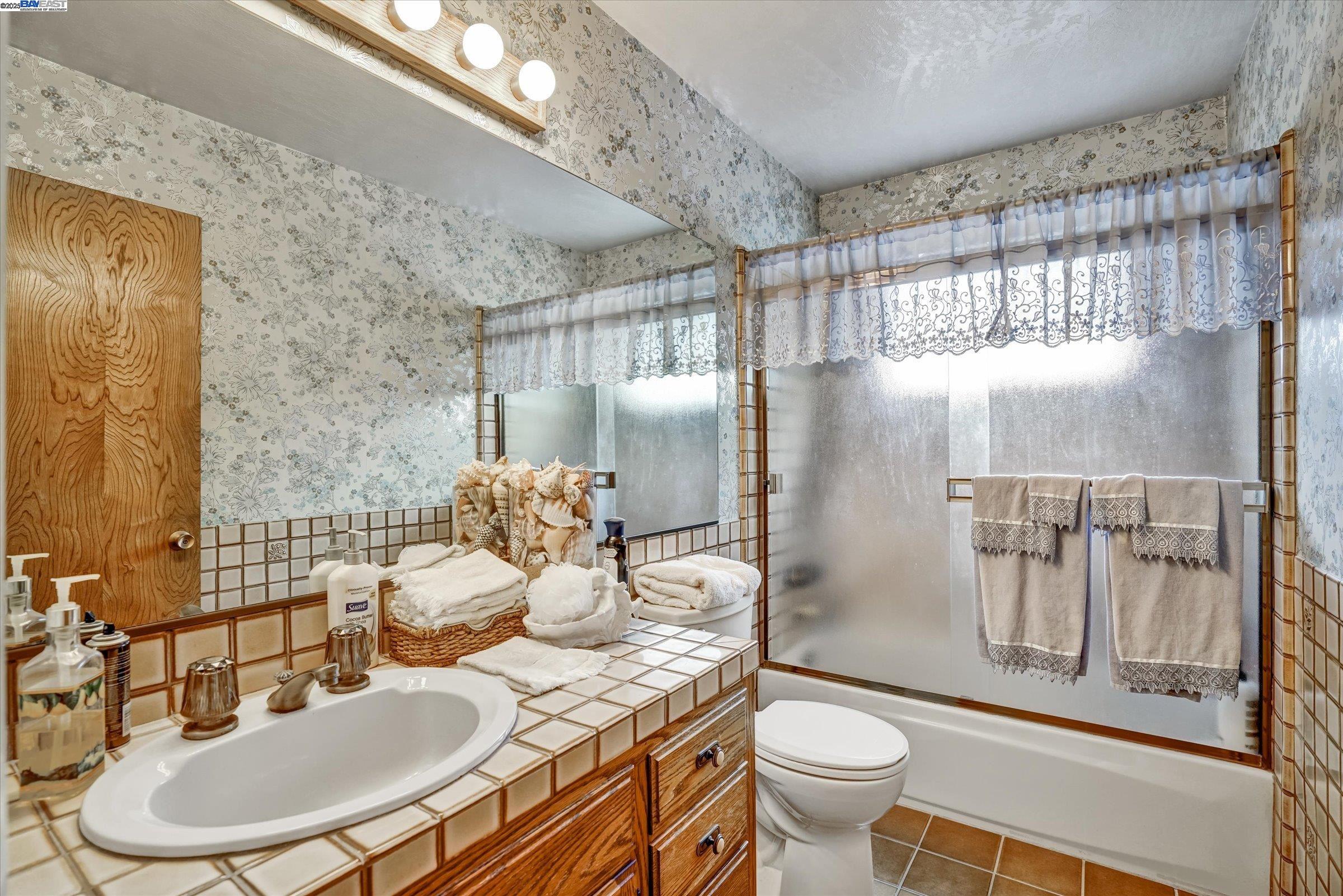 Detail Gallery Image 18 of 24 For 664 Berry Ave, Hayward,  CA 94544 - – Beds | – Baths