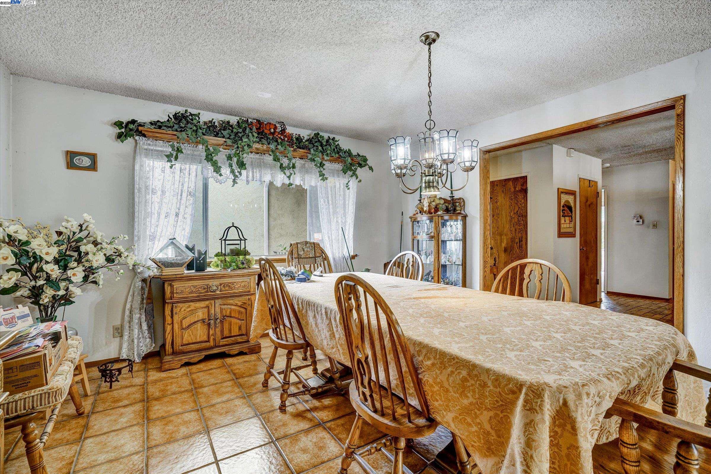 Detail Gallery Image 10 of 24 For 664 Berry Ave, Hayward,  CA 94544 - – Beds | – Baths