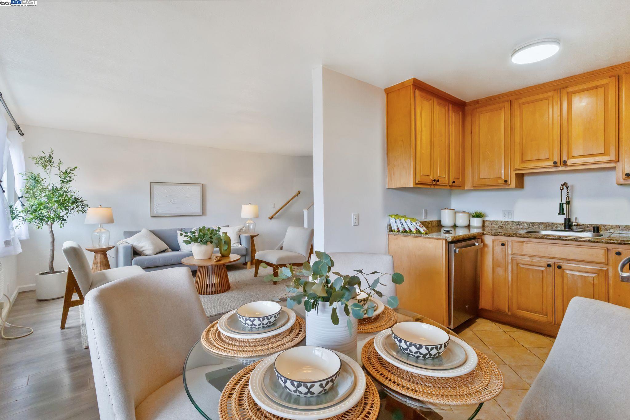 Detail Gallery Image 1 of 32 For 700 Fargo Ave #5,  San Leandro,  CA 94579 - 2 Beds | 1/1 Baths