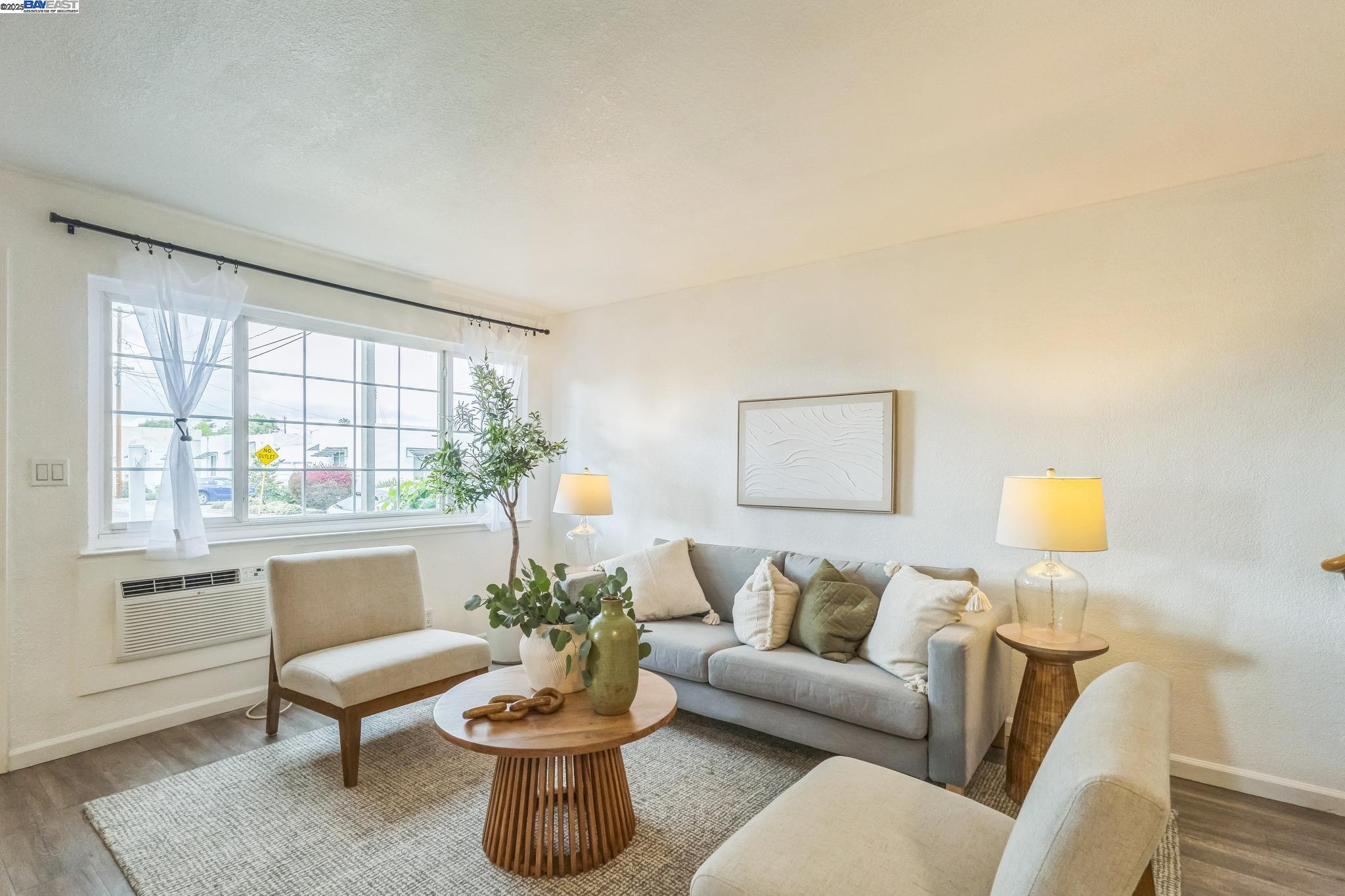 Detail Gallery Image 3 of 32 For 700 Fargo Ave #5,  San Leandro,  CA 94579 - 2 Beds | 1/1 Baths