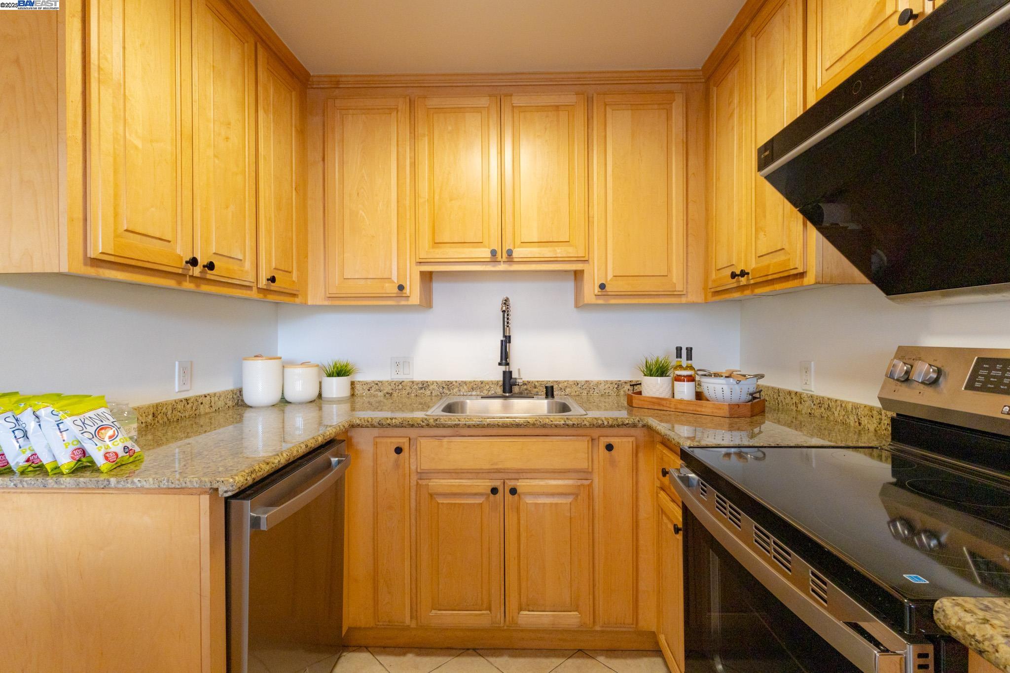 Detail Gallery Image 6 of 32 For 700 Fargo Ave #5,  San Leandro,  CA 94579 - 2 Beds | 1/1 Baths