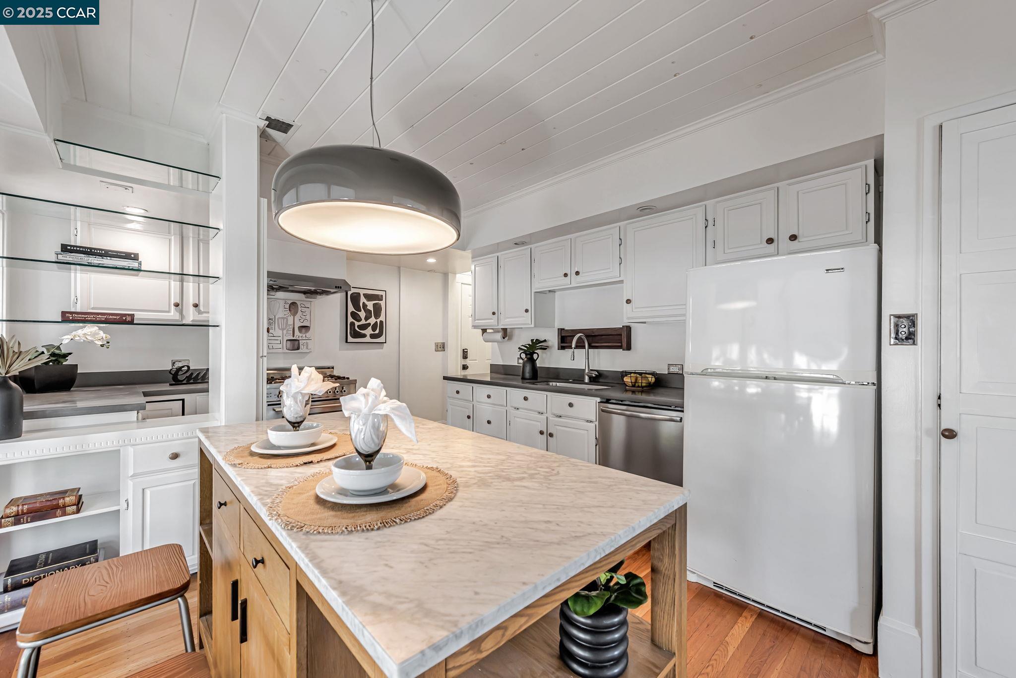 Detail Gallery Image 14 of 36 For 1655 E 38th St, Oakland,  CA 94602 - 2 Beds | 1 Baths