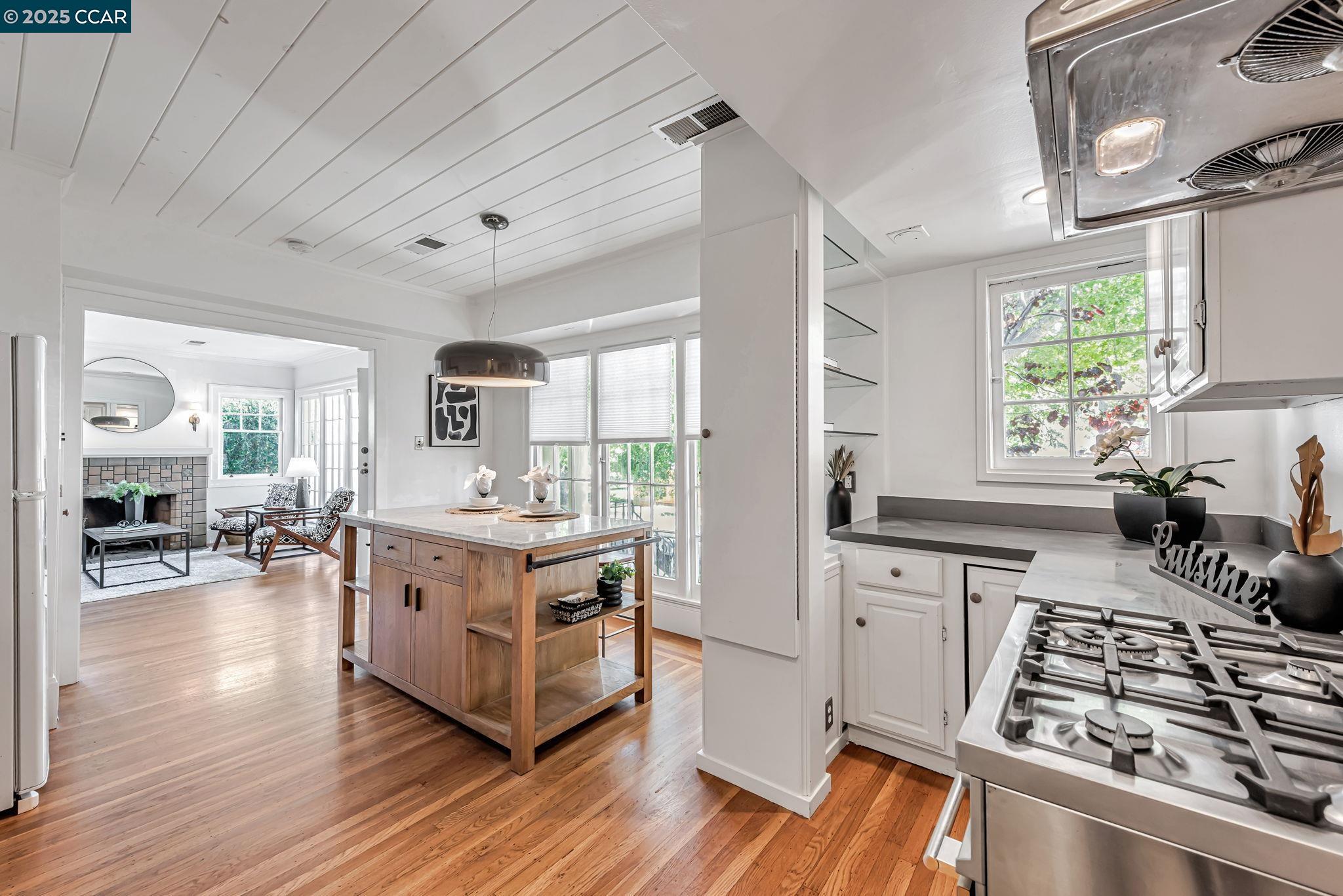 Detail Gallery Image 16 of 36 For 1655 E 38th St, Oakland,  CA 94602 - 2 Beds | 1 Baths