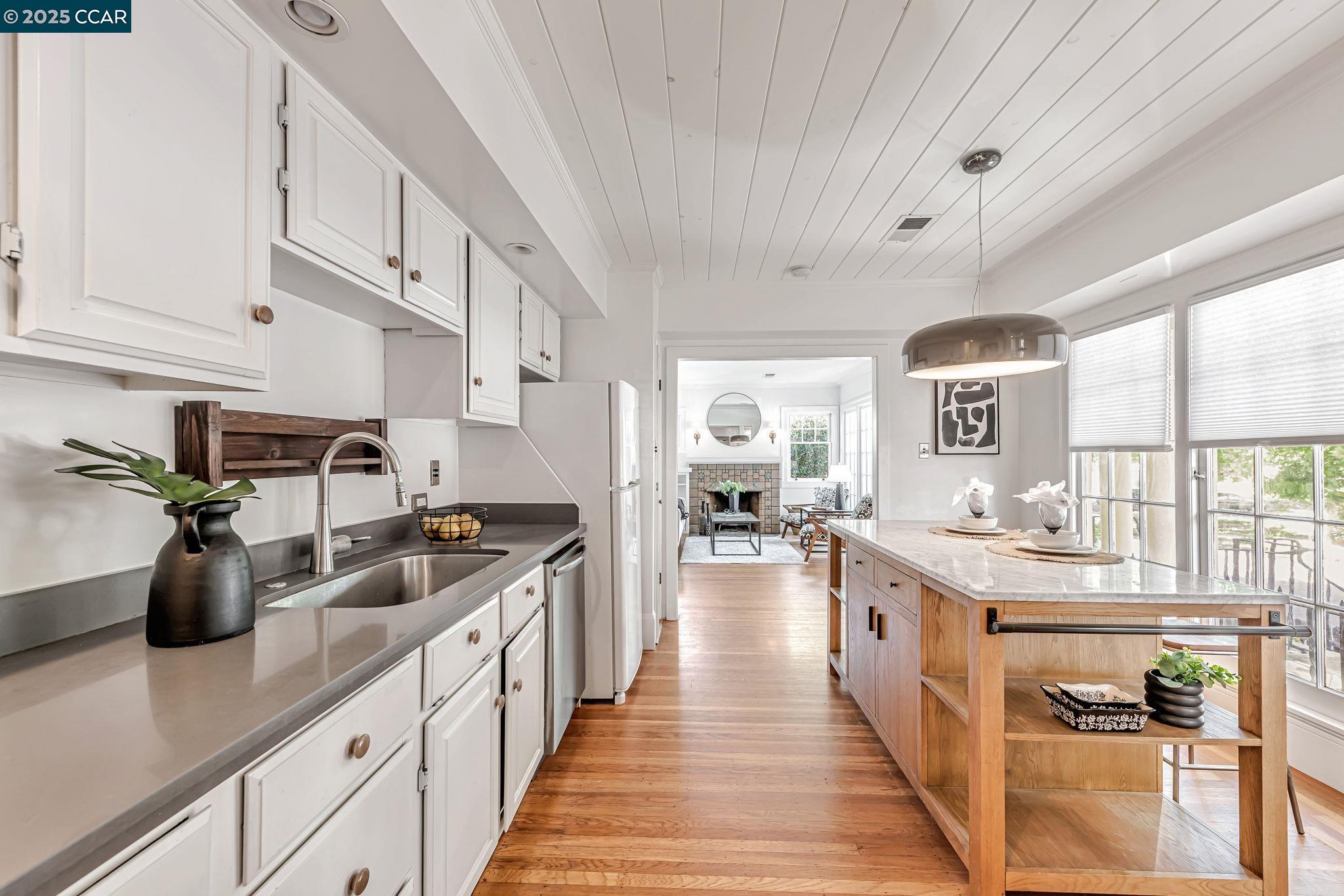 Detail Gallery Image 17 of 36 For 1655 E 38th St, Oakland,  CA 94602 - 2 Beds | 1 Baths