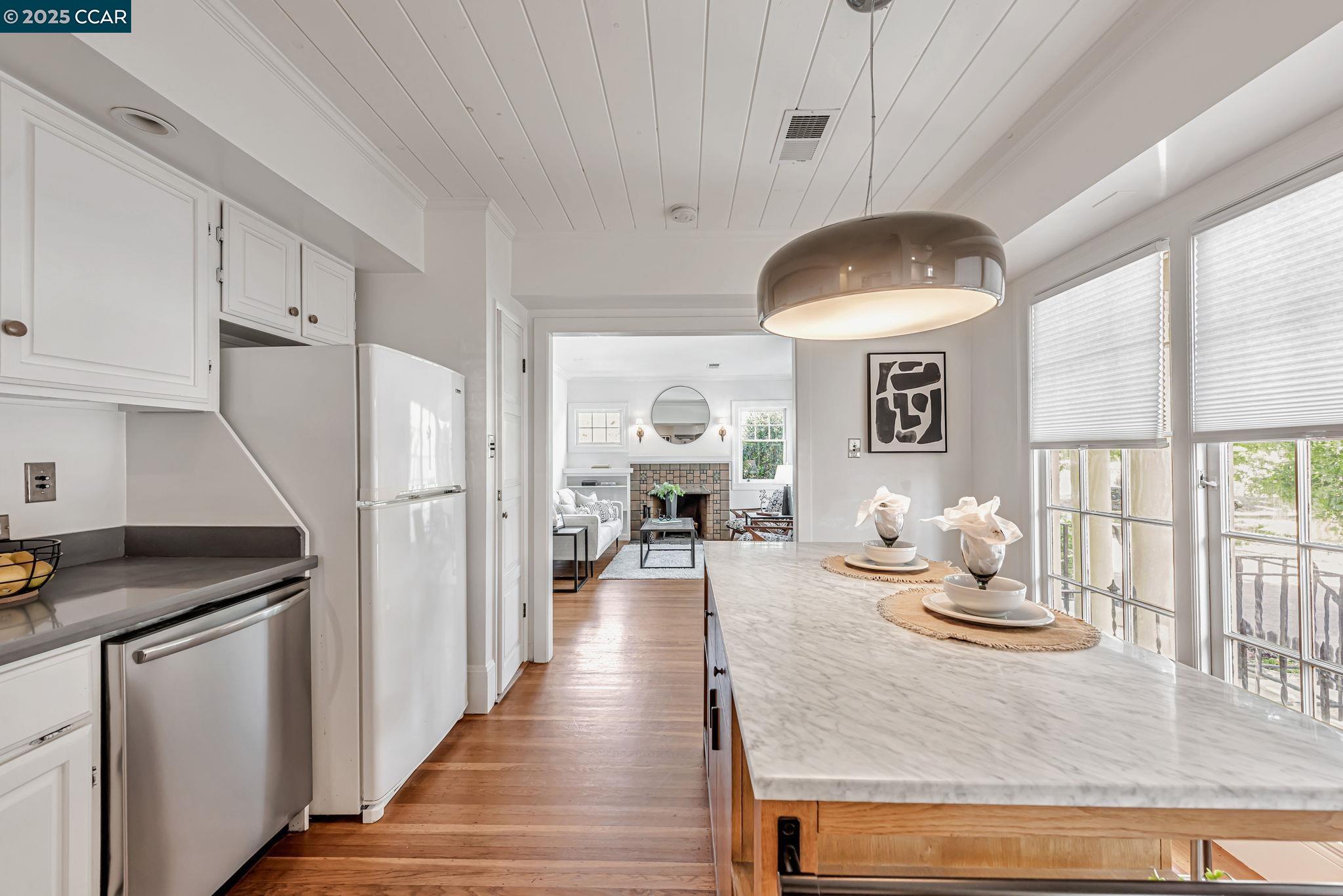 Detail Gallery Image 19 of 36 For 1655 E 38th St, Oakland,  CA 94602 - 2 Beds | 1 Baths