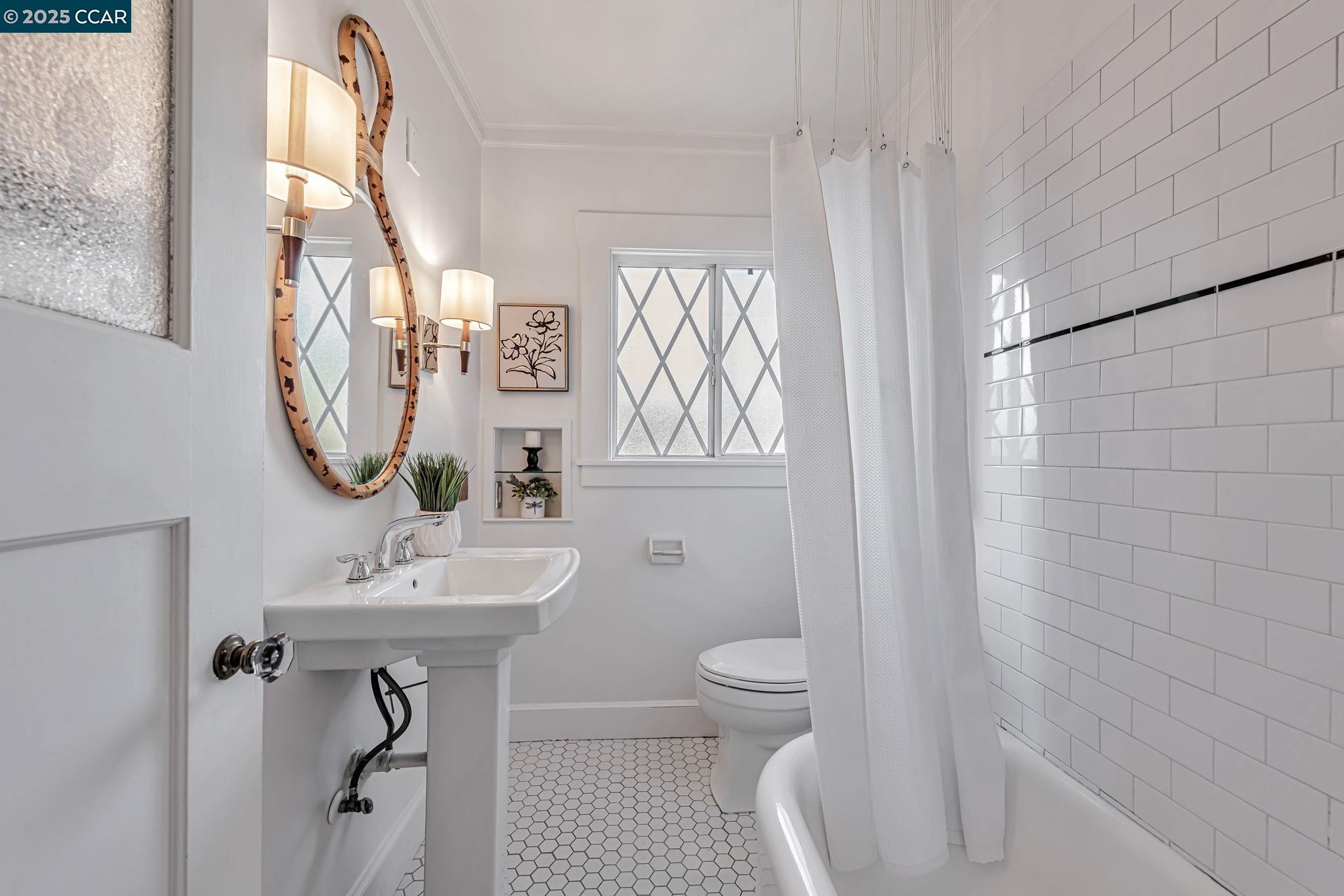 Detail Gallery Image 28 of 36 For 1655 E 38th St, Oakland,  CA 94602 - 2 Beds | 1 Baths
