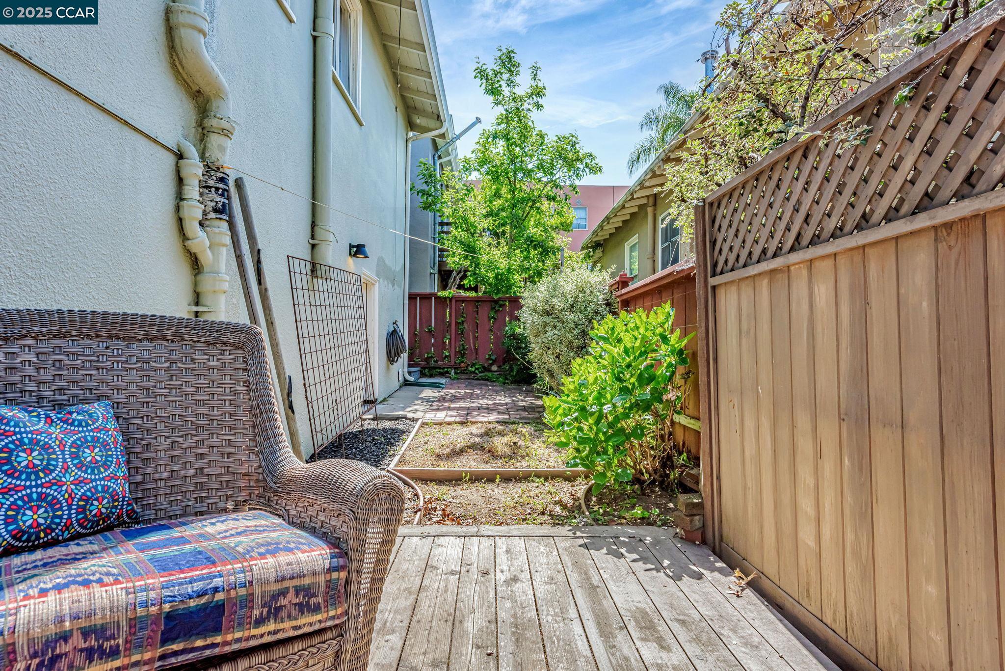 Detail Gallery Image 33 of 36 For 1655 E 38th St, Oakland,  CA 94602 - 2 Beds | 1 Baths