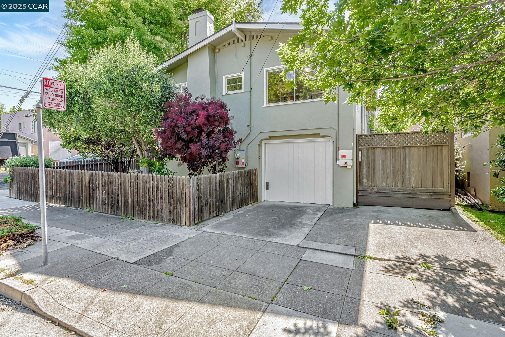 Detail Gallery Image 35 of 36 For 1655 E 38th St, Oakland,  CA 94602 - 2 Beds | 1 Baths