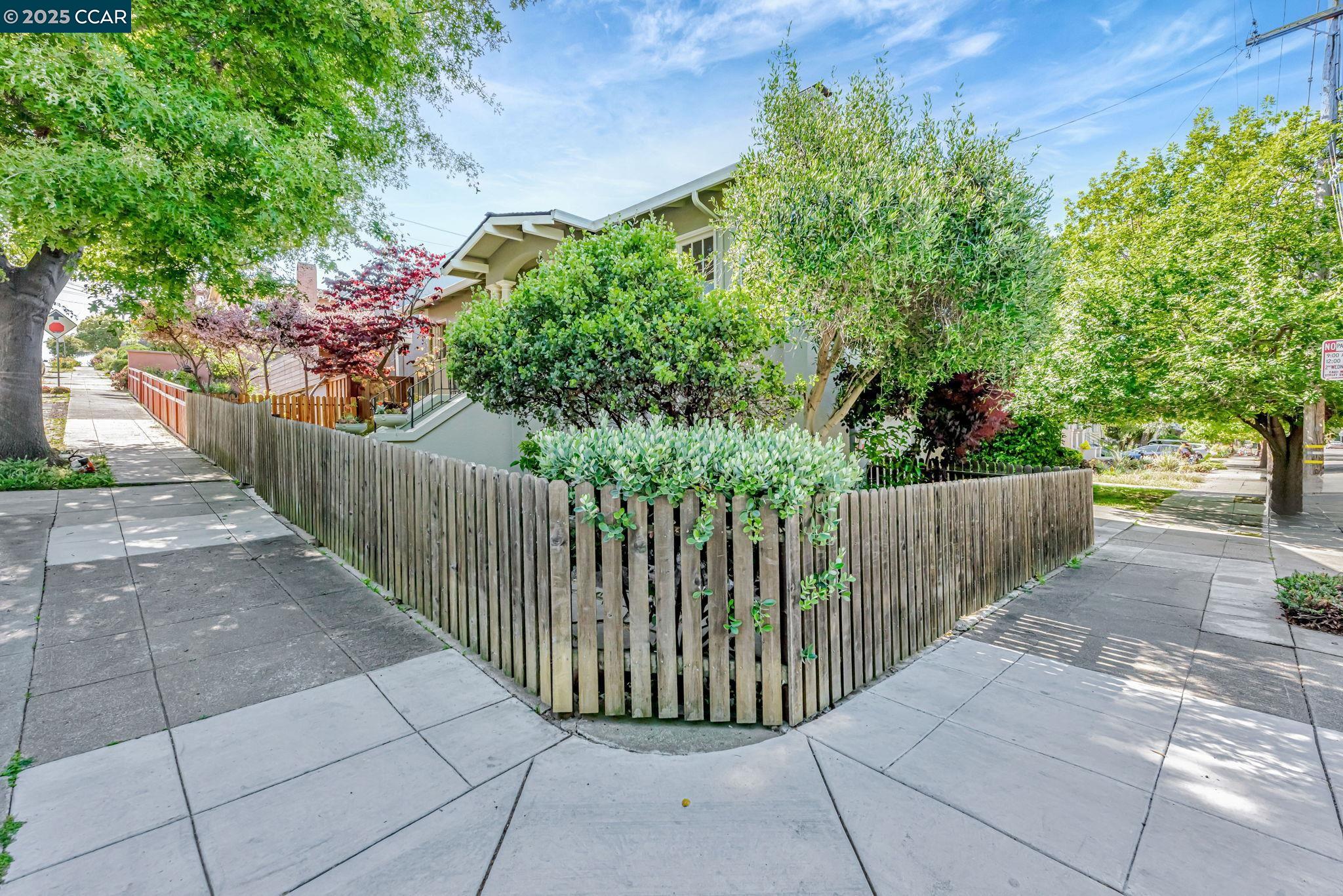 Detail Gallery Image 36 of 36 For 1655 E 38th St, Oakland,  CA 94602 - 2 Beds | 1 Baths