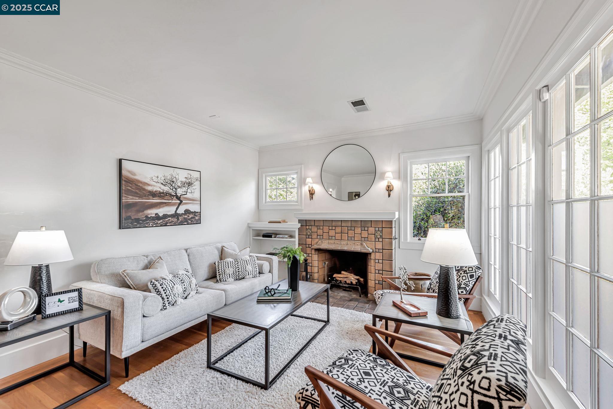 Detail Gallery Image 8 of 36 For 1655 E 38th St, Oakland,  CA 94602 - 2 Beds | 1 Baths