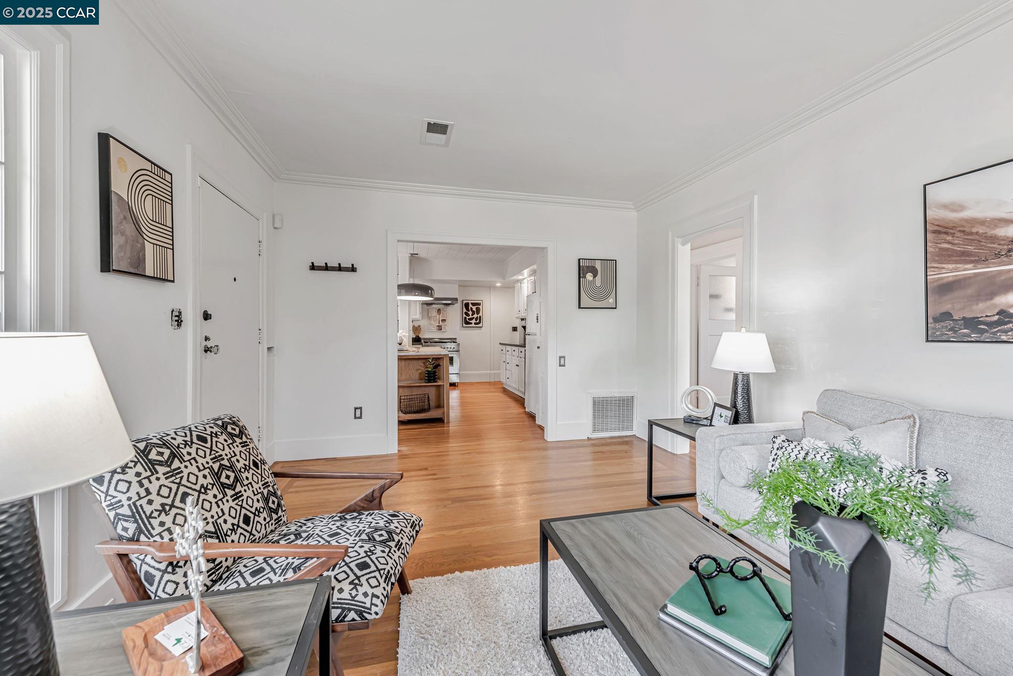 Detail Gallery Image 9 of 36 For 1655 E 38th St, Oakland,  CA 94602 - 2 Beds | 1 Baths