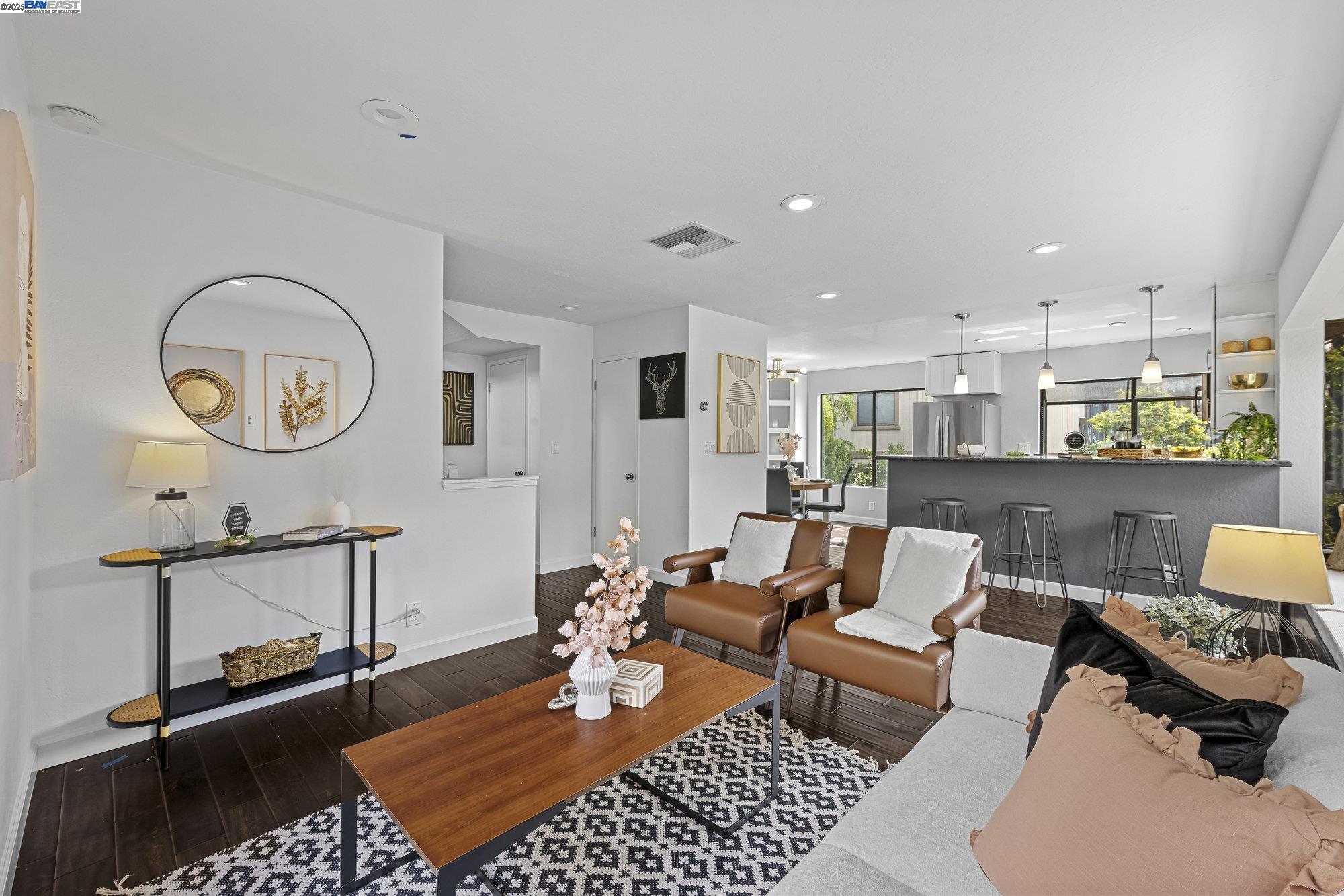 Detail Gallery Image 1 of 28 For 924 Apricot Ave, Campbell,  CA 95008 - 2 Beds | 2/1 Baths