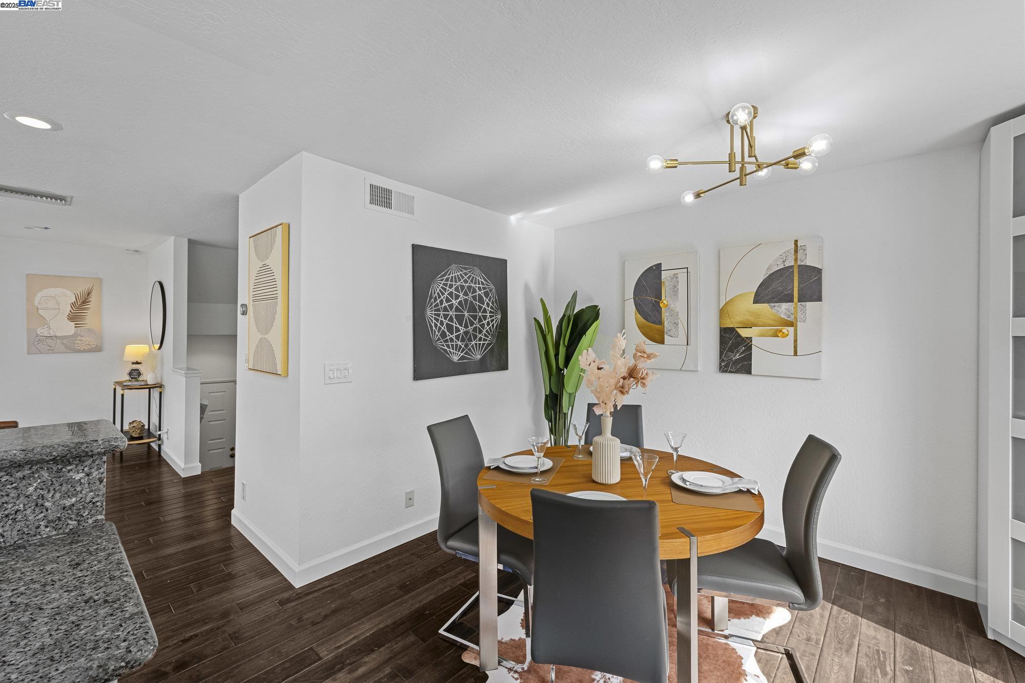 Detail Gallery Image 11 of 28 For 924 Apricot Ave, Campbell,  CA 95008 - 2 Beds | 2/1 Baths