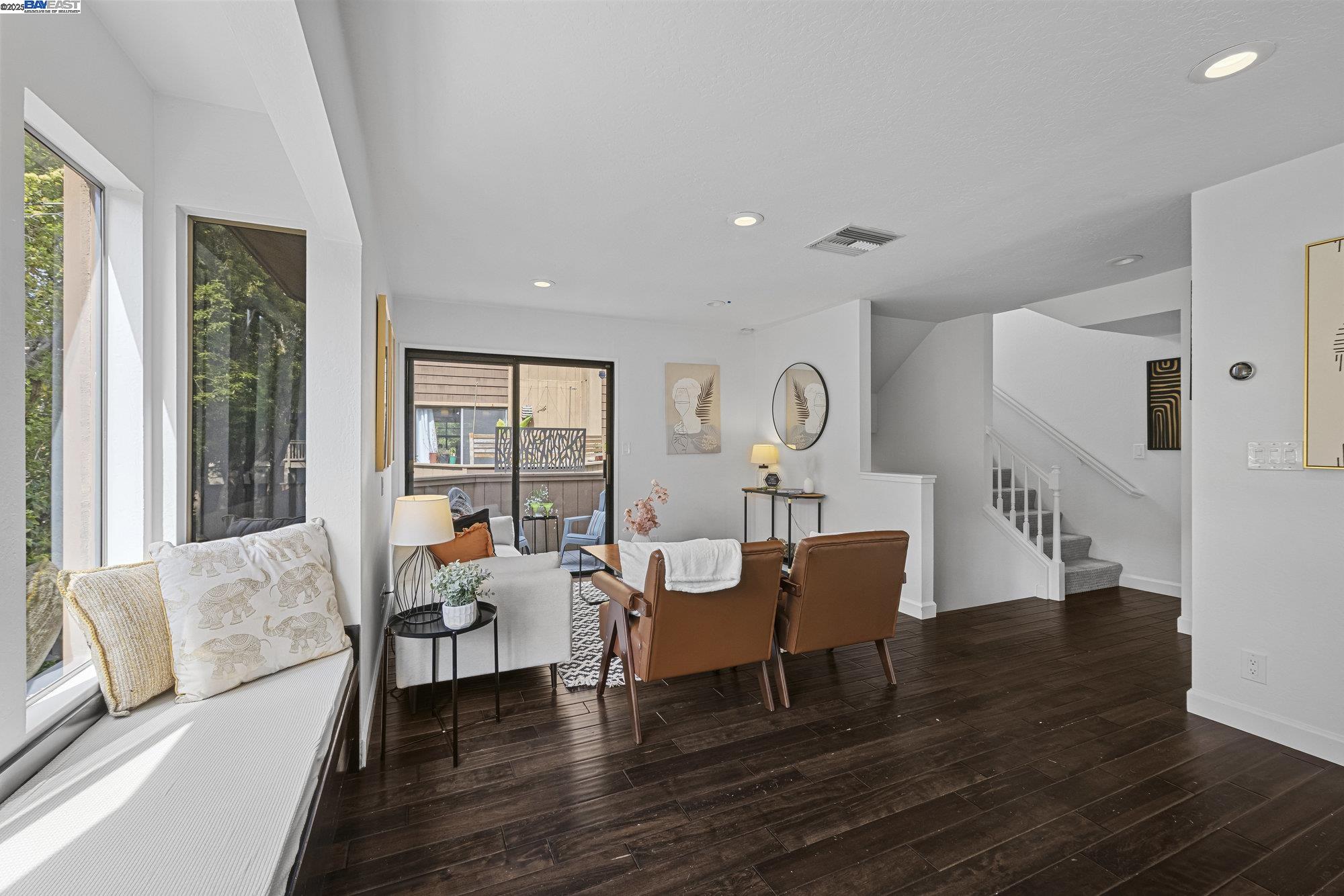 Detail Gallery Image 15 of 28 For 924 Apricot Ave, Campbell,  CA 95008 - 2 Beds | 2/1 Baths