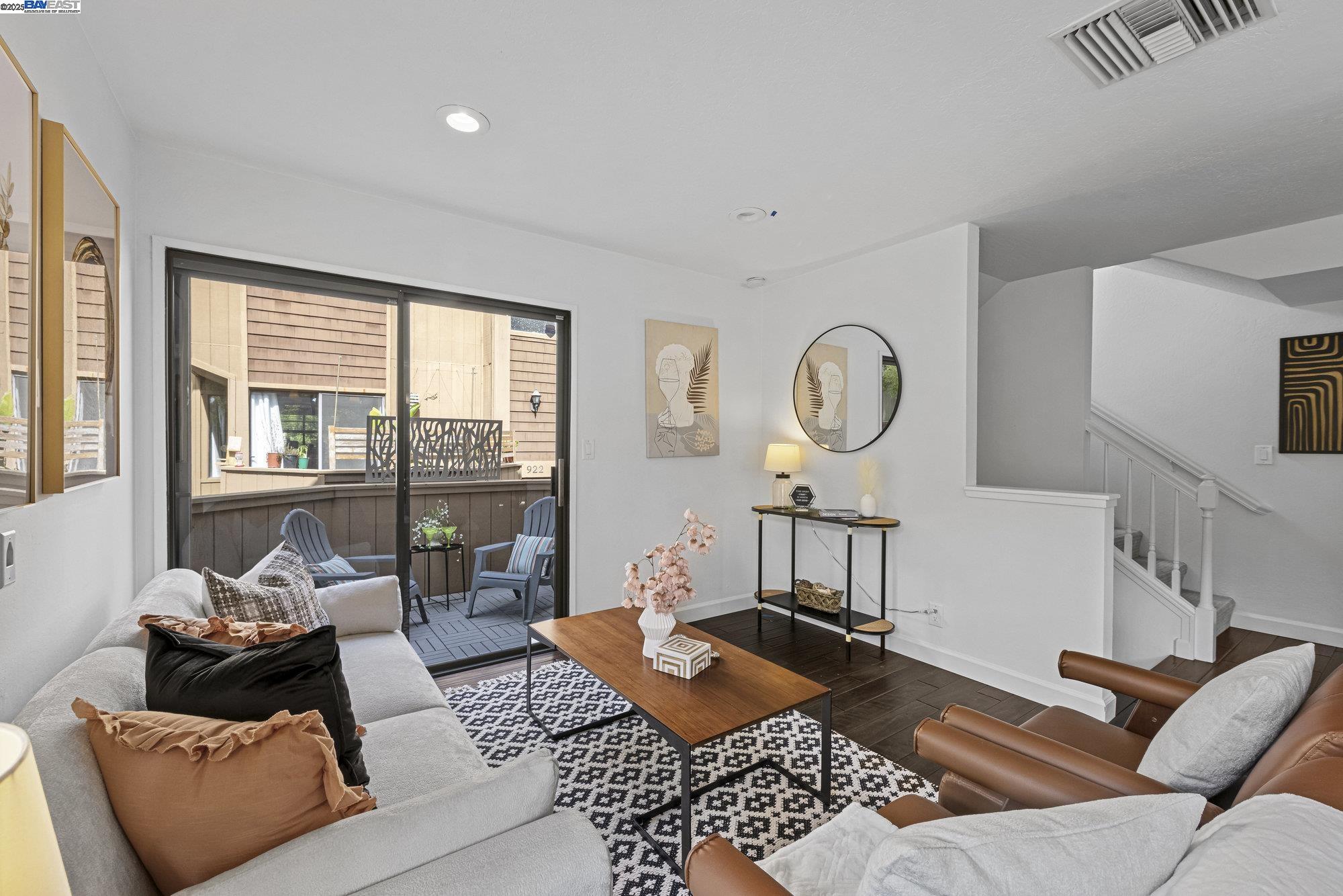 Detail Gallery Image 5 of 28 For 924 Apricot Ave, Campbell,  CA 95008 - 2 Beds | 2/1 Baths