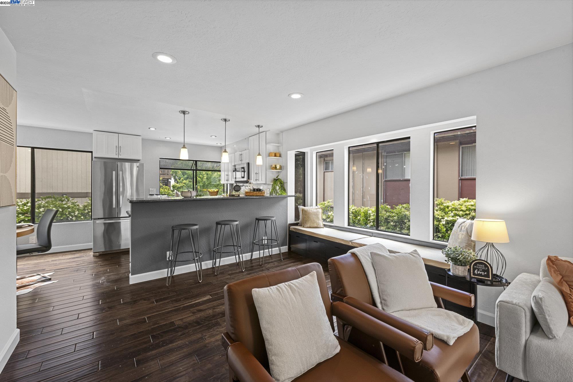 Detail Gallery Image 8 of 28 For 924 Apricot Ave, Campbell,  CA 95008 - 2 Beds | 2/1 Baths