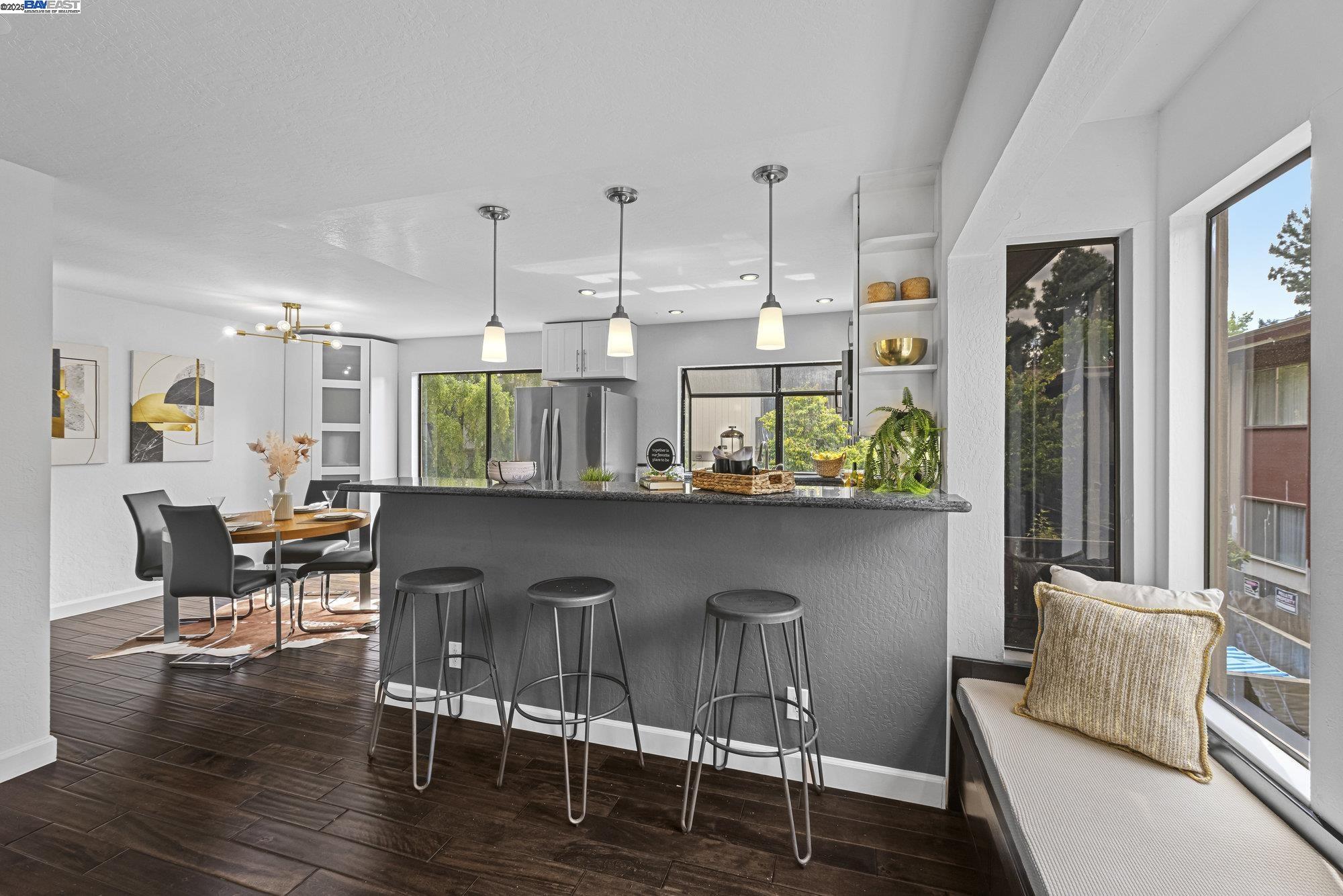 Detail Gallery Image 9 of 28 For 924 Apricot Ave, Campbell,  CA 95008 - 2 Beds | 2/1 Baths