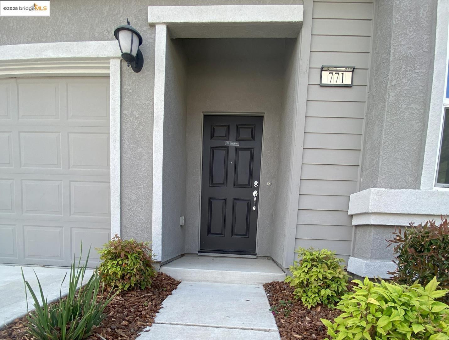 Detail Gallery Image 2 of 25 For 771 Ashwick Loop, Sacramento,  CA 95823 - 4 Beds | 2/1 Baths
