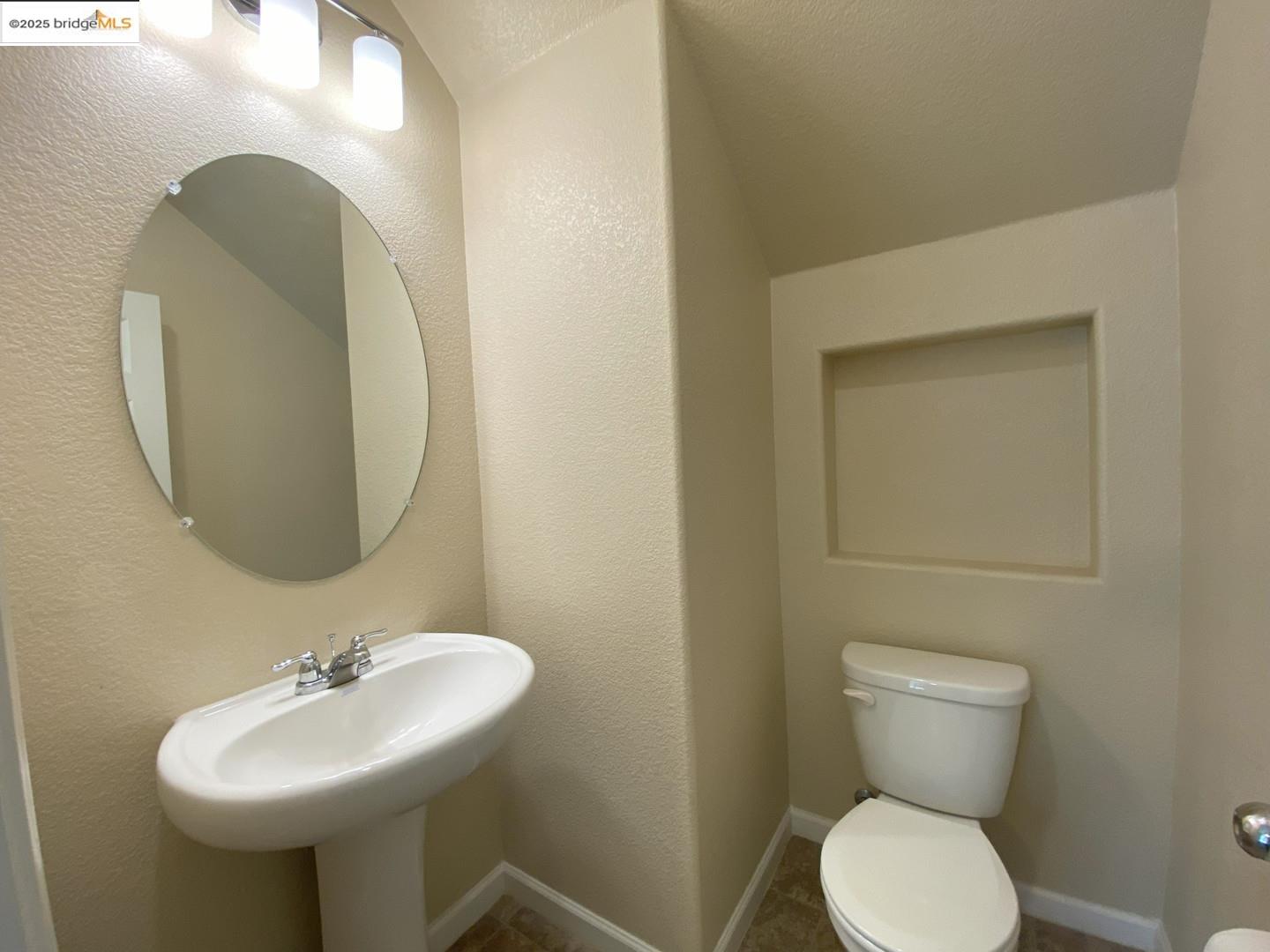 Detail Gallery Image 12 of 25 For 771 Ashwick Loop, Sacramento,  CA 95823 - 4 Beds | 2/1 Baths
