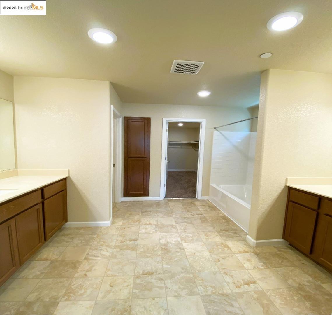 Detail Gallery Image 15 of 25 For 771 Ashwick Loop, Sacramento,  CA 95823 - 4 Beds | 2/1 Baths