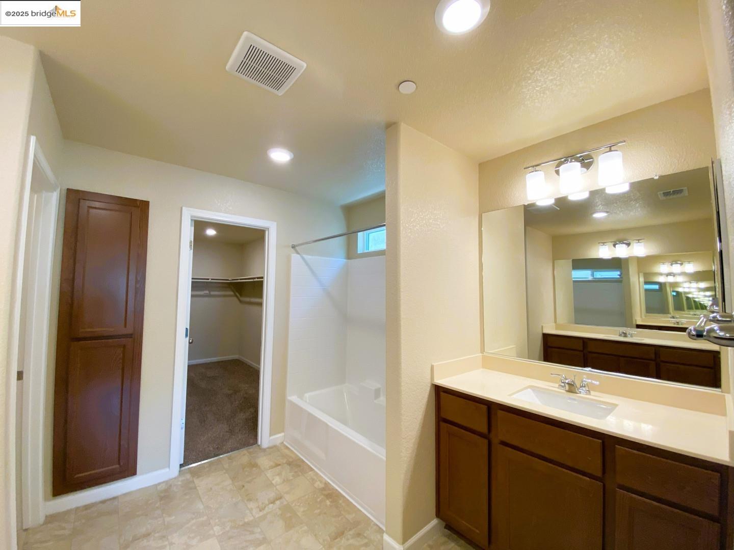 Detail Gallery Image 16 of 25 For 771 Ashwick Loop, Sacramento,  CA 95823 - 4 Beds | 2/1 Baths