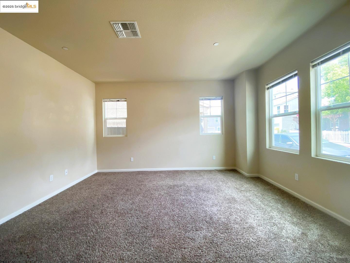 Detail Gallery Image 3 of 25 For 771 Ashwick Loop, Sacramento,  CA 95823 - 4 Beds | 2/1 Baths