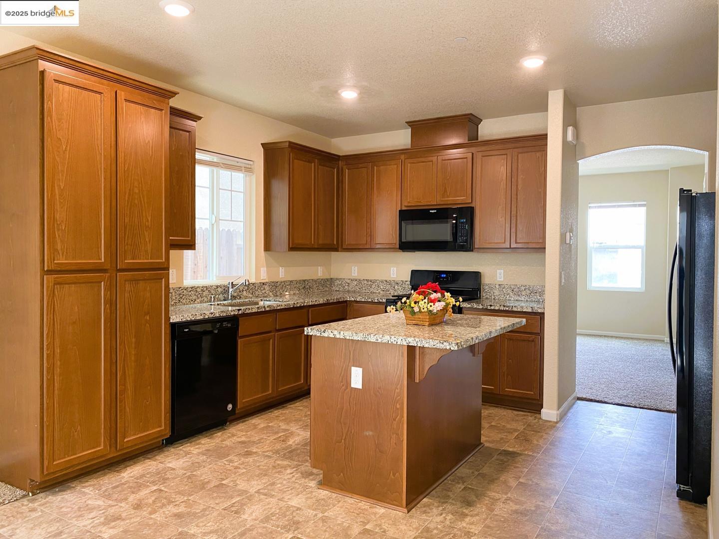 Detail Gallery Image 5 of 25 For 771 Ashwick Loop, Sacramento,  CA 95823 - 4 Beds | 2/1 Baths