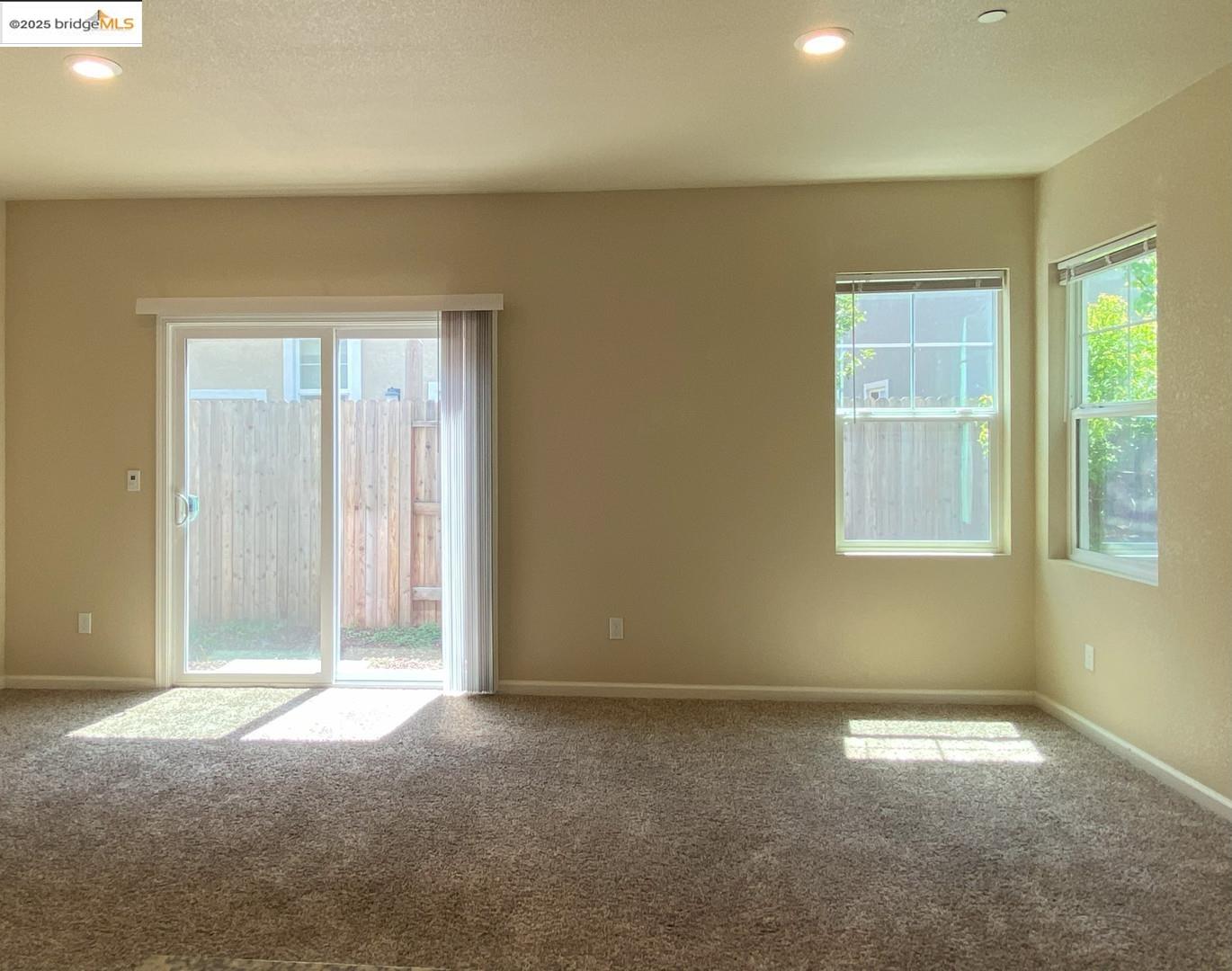 Detail Gallery Image 8 of 25 For 771 Ashwick Loop, Sacramento,  CA 95823 - 4 Beds | 2/1 Baths