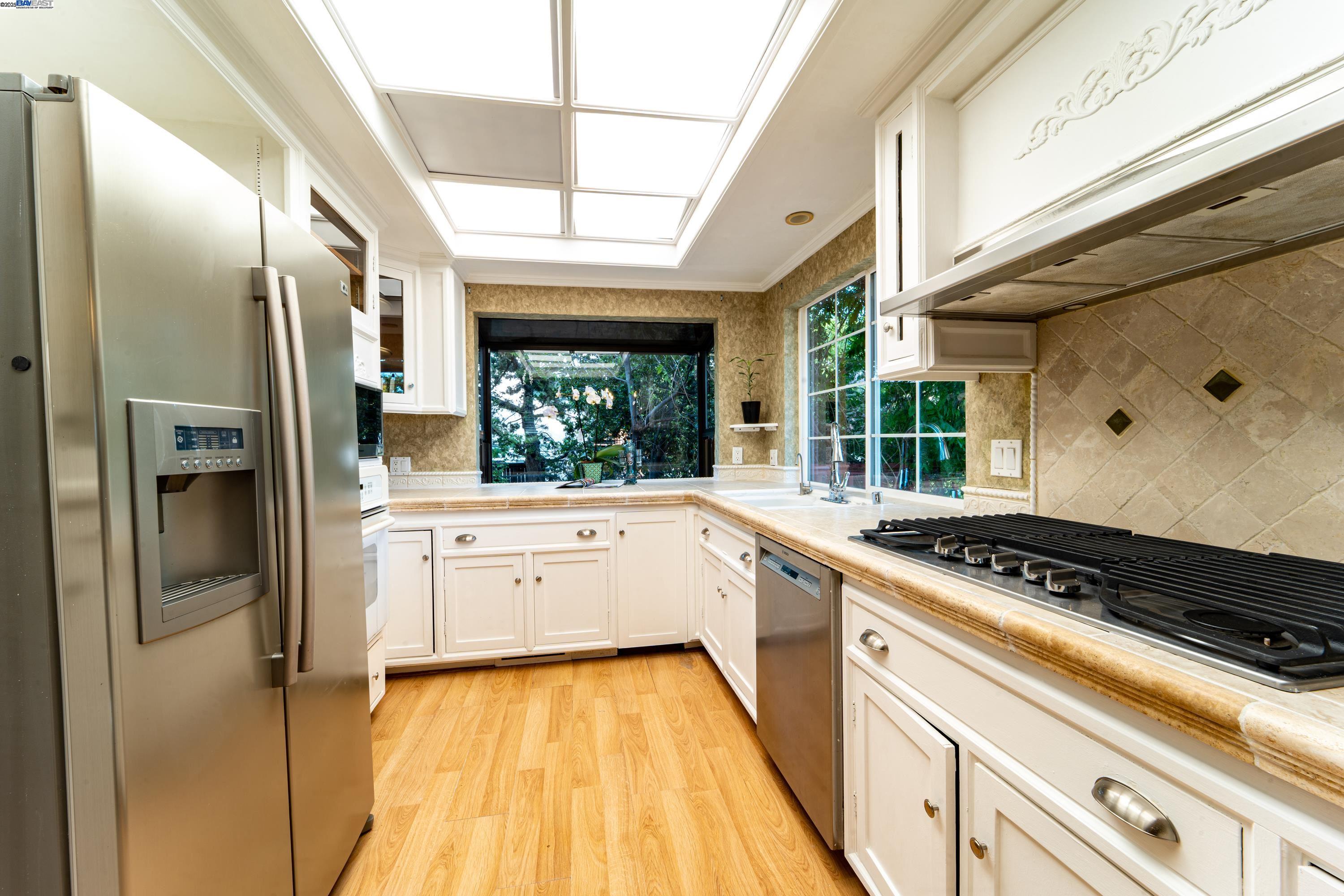 Detail Gallery Image 15 of 36 For 4381 James Ave, Castro Valley,  CA 94546 - 4 Beds | 2 Baths