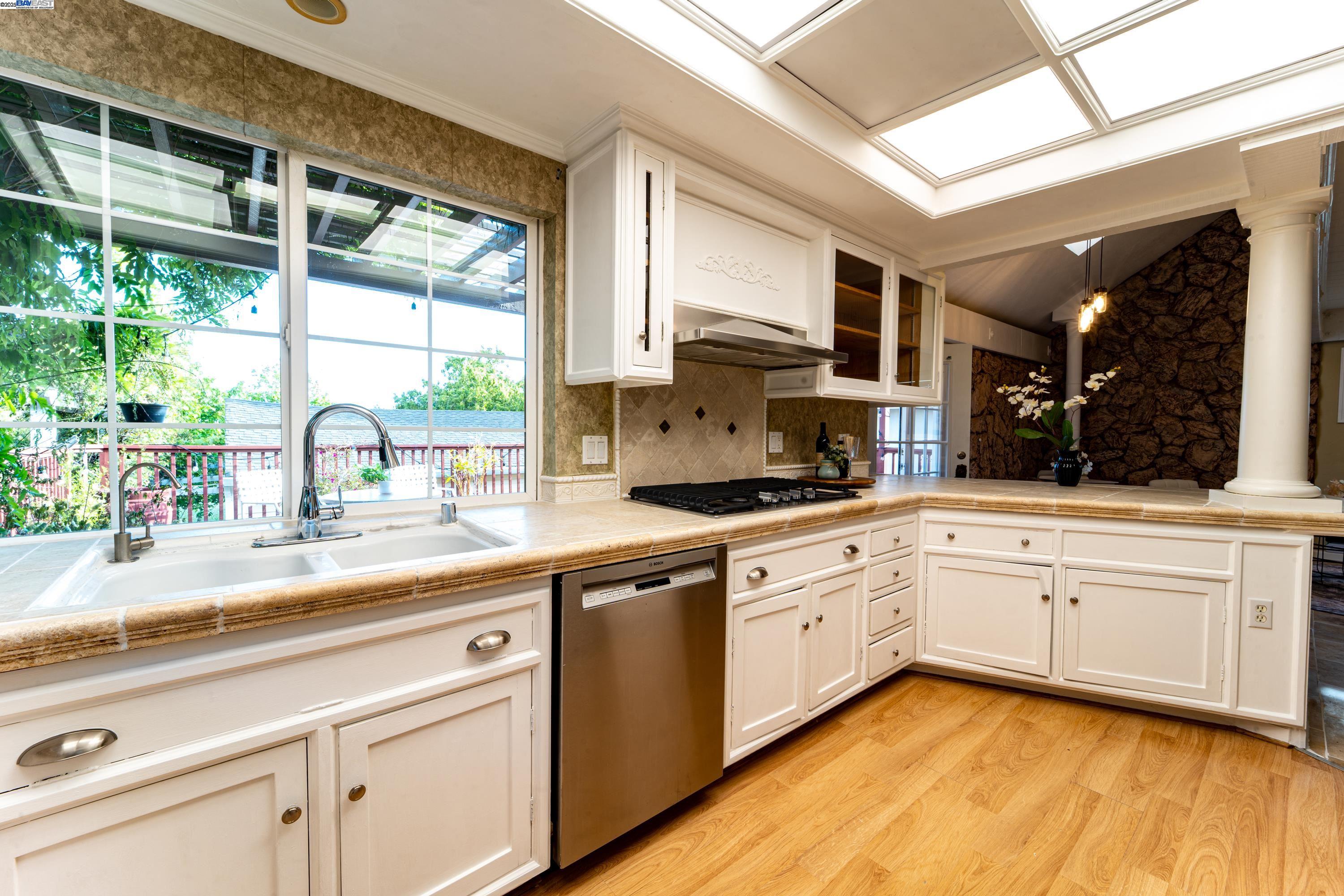 Detail Gallery Image 17 of 36 For 4381 James Ave, Castro Valley,  CA 94546 - 4 Beds | 2 Baths