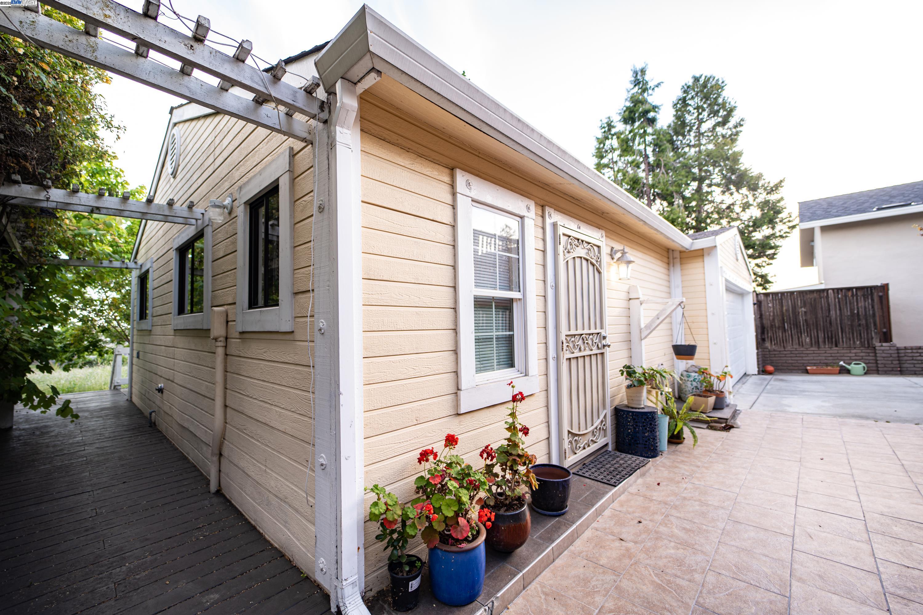 Detail Gallery Image 34 of 36 For 4381 James Ave, Castro Valley,  CA 94546 - 4 Beds | 2 Baths