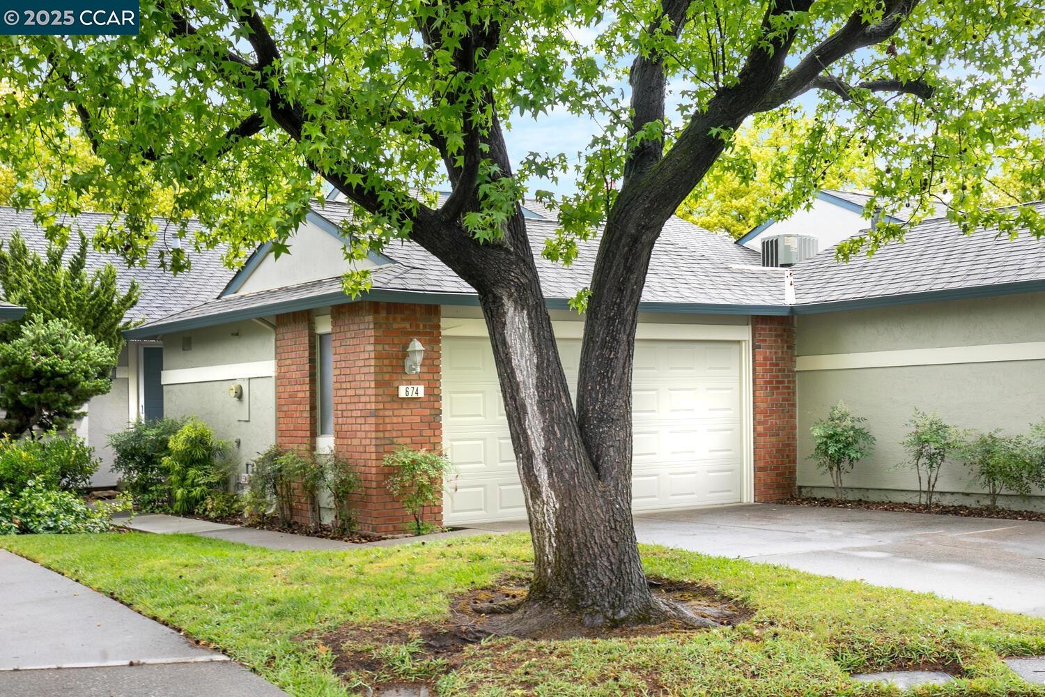 More Details about MLS # 41097371 : 674 ST IVES CT