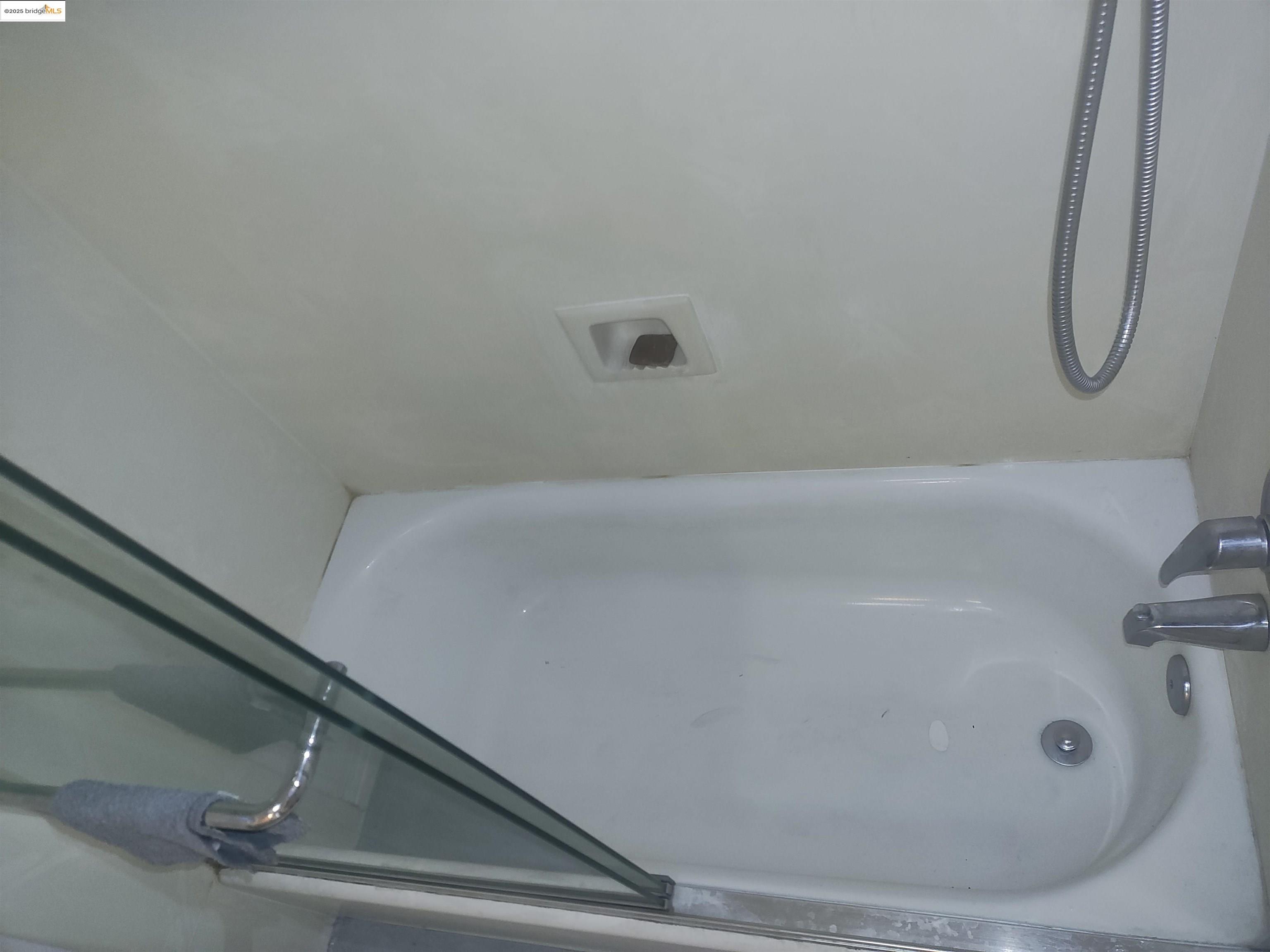 Detail Gallery Image 6 of 17 For 3532 San Leandro St #B,  Oakland,  CA 94601 - 1 Beds | 1 Baths
