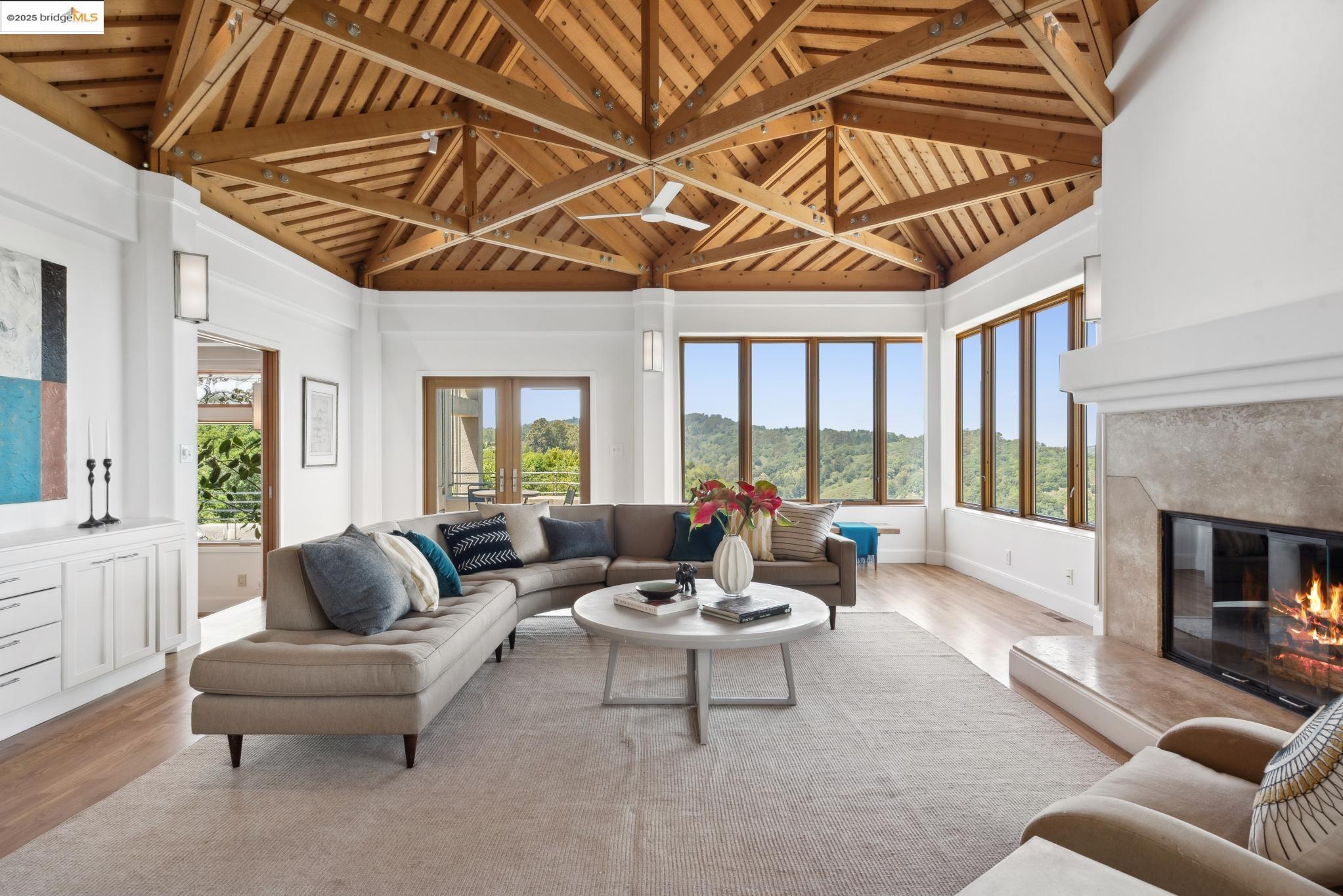 Detail Gallery Image 12 of 60 For 12688 Brookpark Road, Oakland,  CA 94619 - 6 Beds | 4/1 Baths