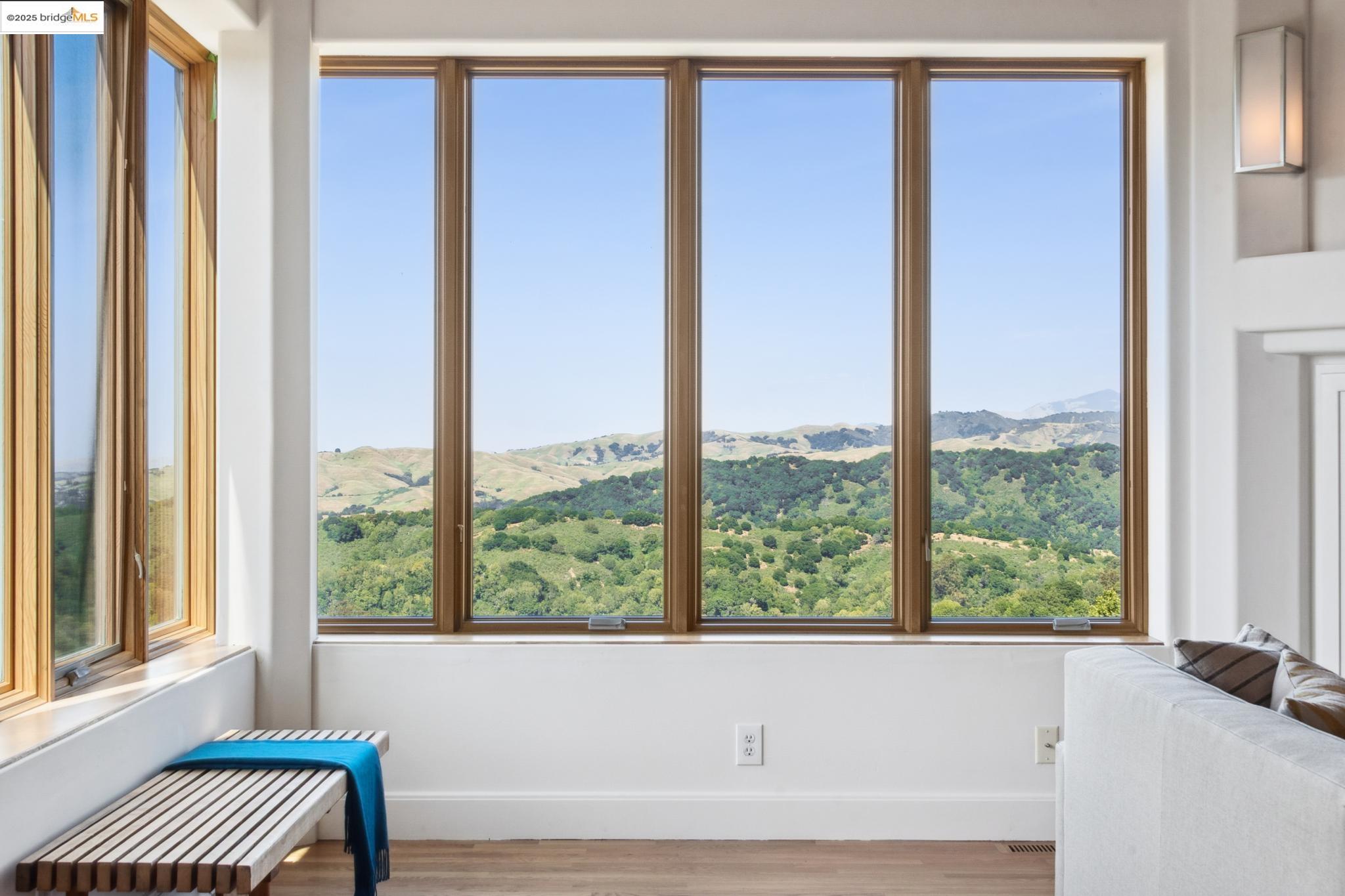 Detail Gallery Image 14 of 60 For 12688 Brookpark Road, Oakland,  CA 94619 - 6 Beds | 4/1 Baths