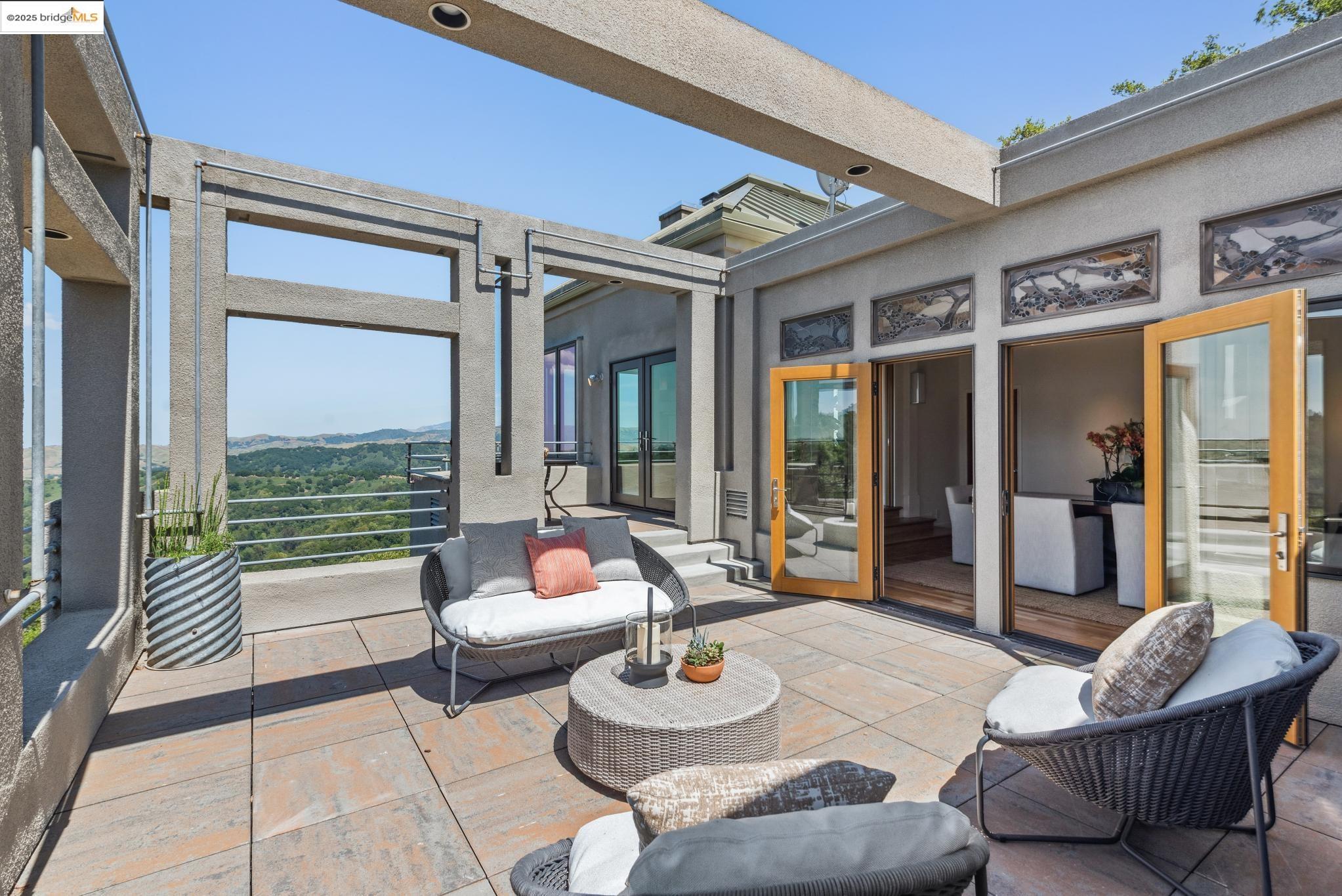 Detail Gallery Image 18 of 60 For 12688 Brookpark Road, Oakland,  CA 94619 - 6 Beds | 4/1 Baths
