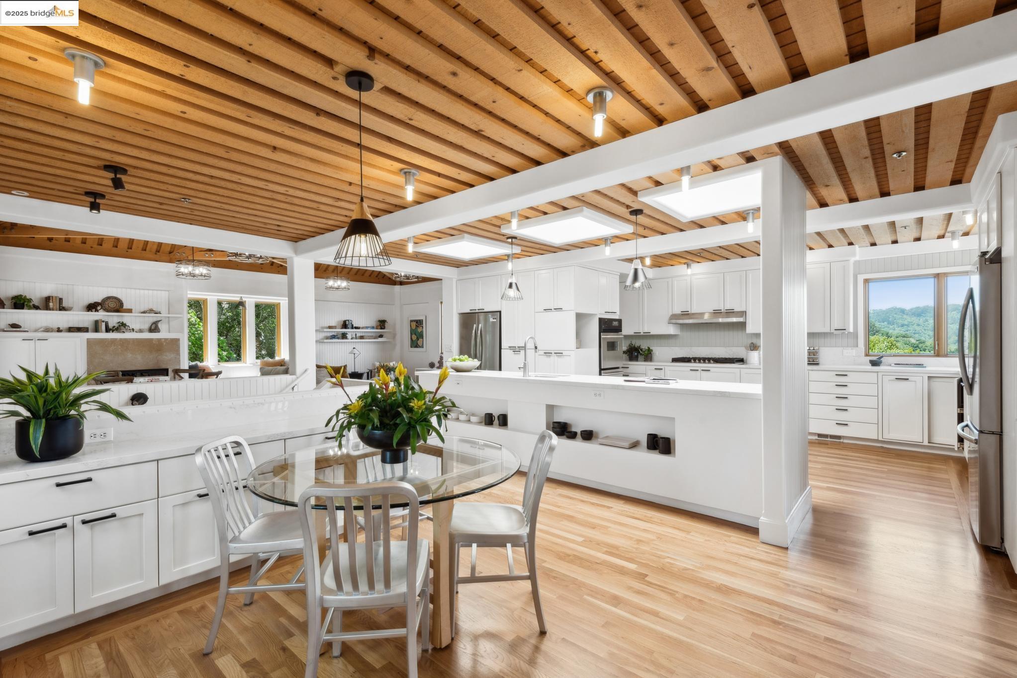 Detail Gallery Image 21 of 60 For 12688 Brookpark Road, Oakland,  CA 94619 - 6 Beds | 4/1 Baths