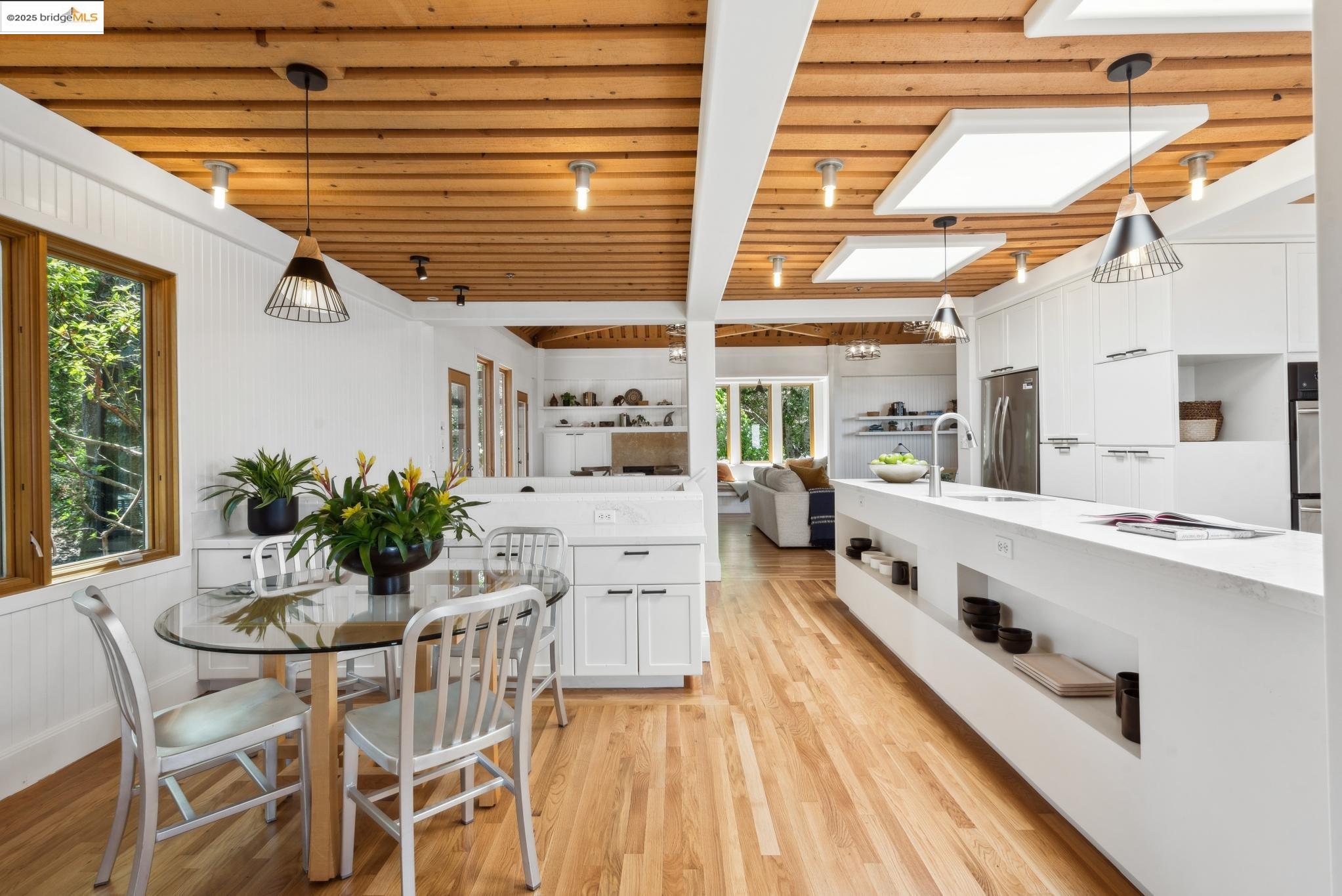 Detail Gallery Image 22 of 60 For 12688 Brookpark Road, Oakland,  CA 94619 - 6 Beds | 4/1 Baths