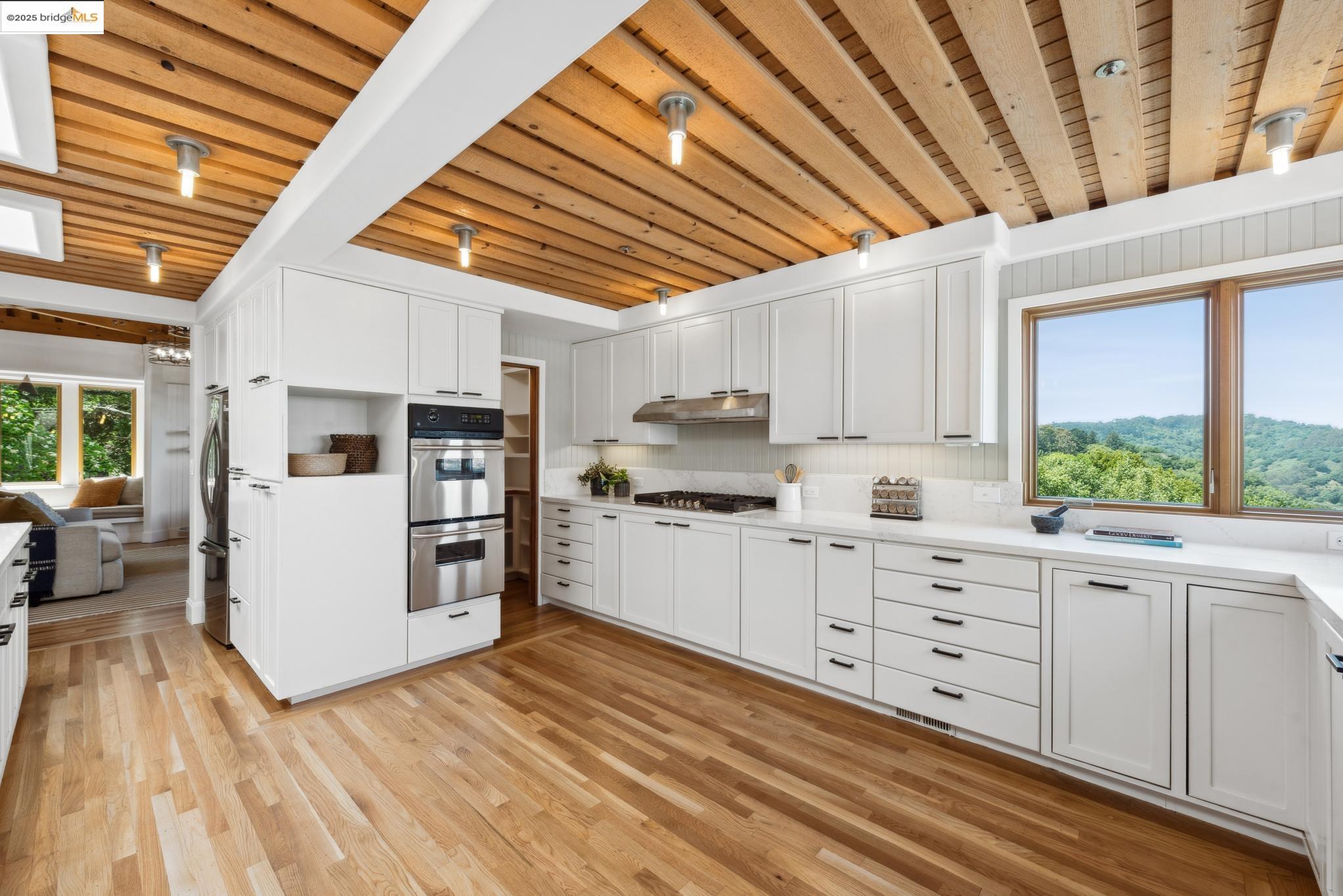 Detail Gallery Image 24 of 60 For 12688 Brookpark Road, Oakland,  CA 94619 - 6 Beds | 4/1 Baths