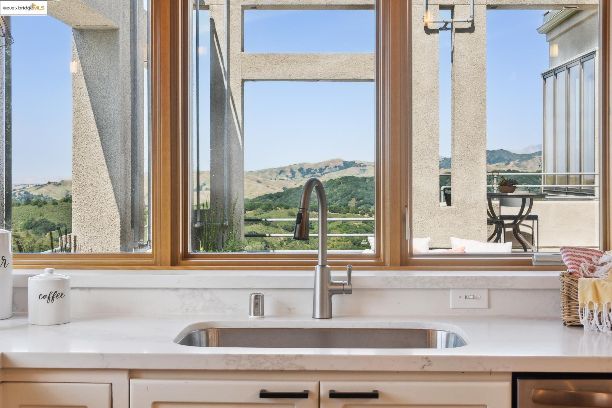 Detail Gallery Image 26 of 60 For 12688 Brookpark Road, Oakland,  CA 94619 - 6 Beds | 4/1 Baths