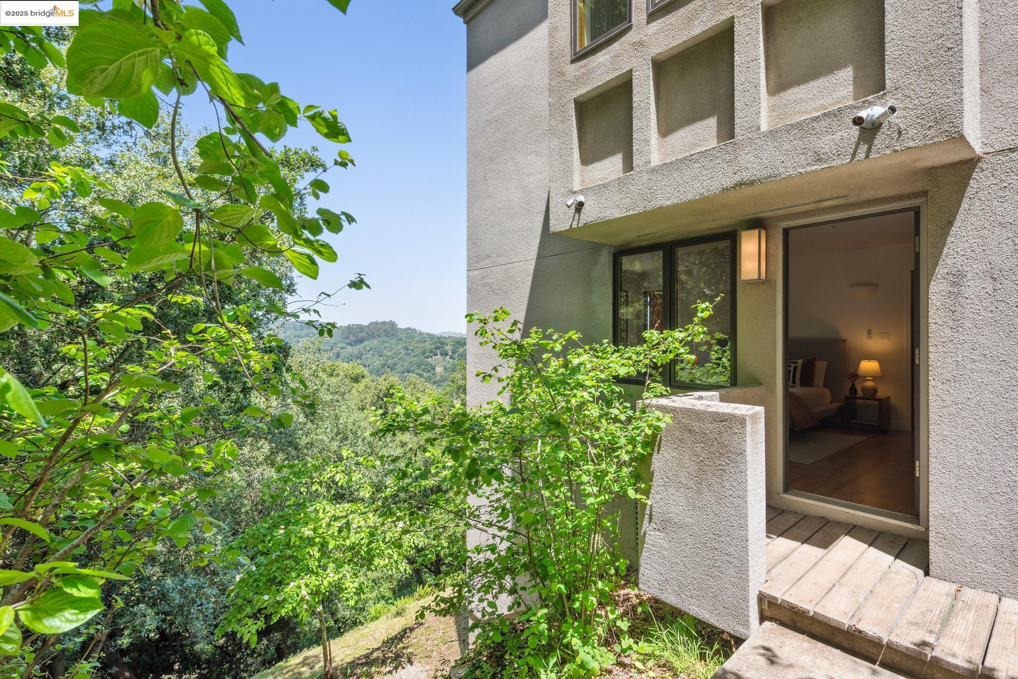 Detail Gallery Image 49 of 60 For 12688 Brookpark Road, Oakland,  CA 94619 - 6 Beds | 4/1 Baths