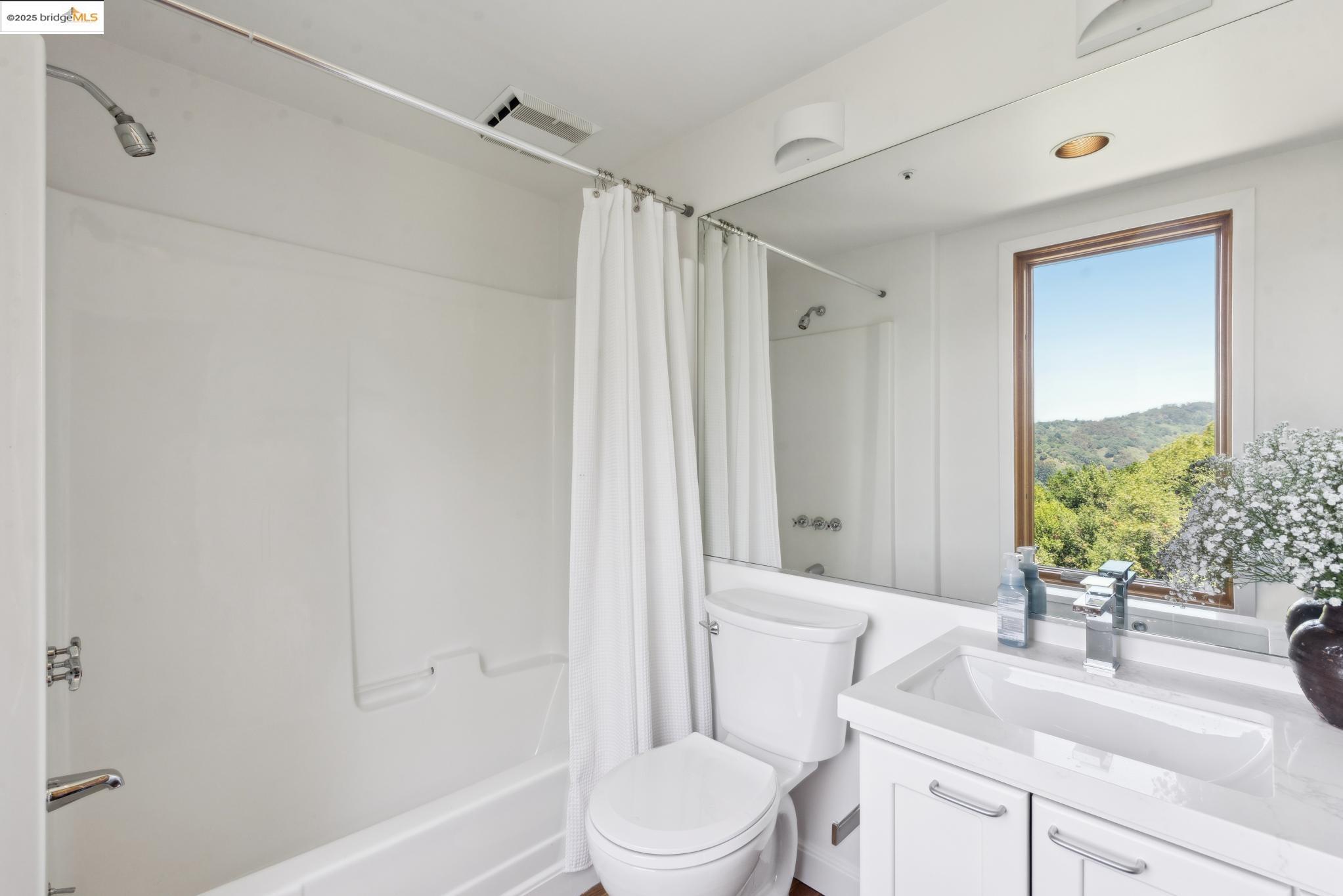Detail Gallery Image 51 of 60 For 12688 Brookpark Road, Oakland,  CA 94619 - 6 Beds | 4/1 Baths