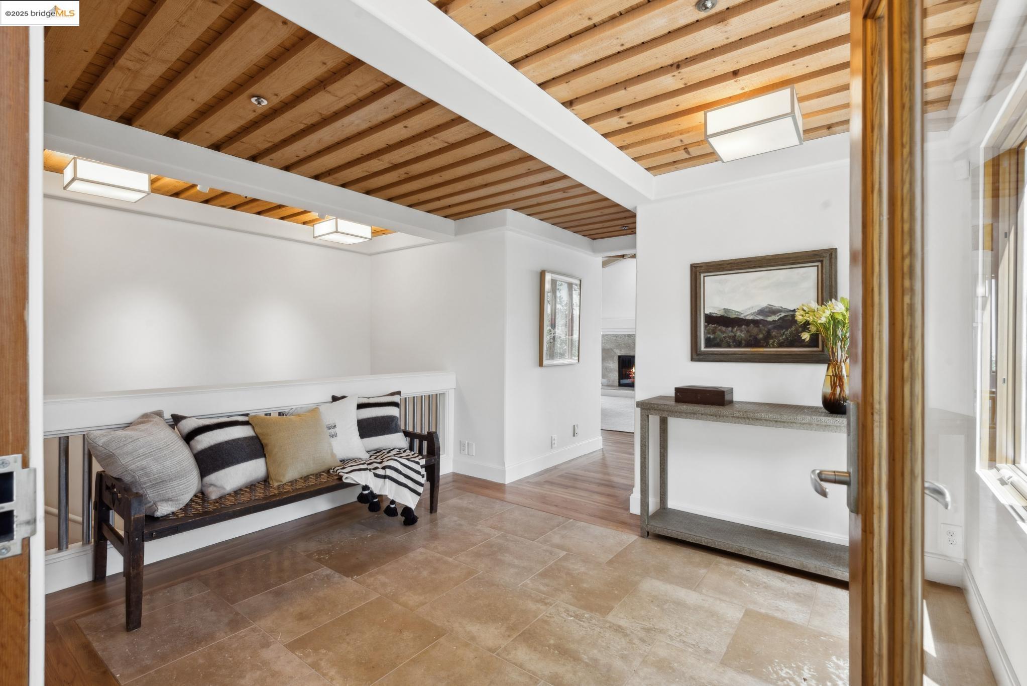 Detail Gallery Image 8 of 60 For 12688 Brookpark Road, Oakland,  CA 94619 - 6 Beds | 4/1 Baths