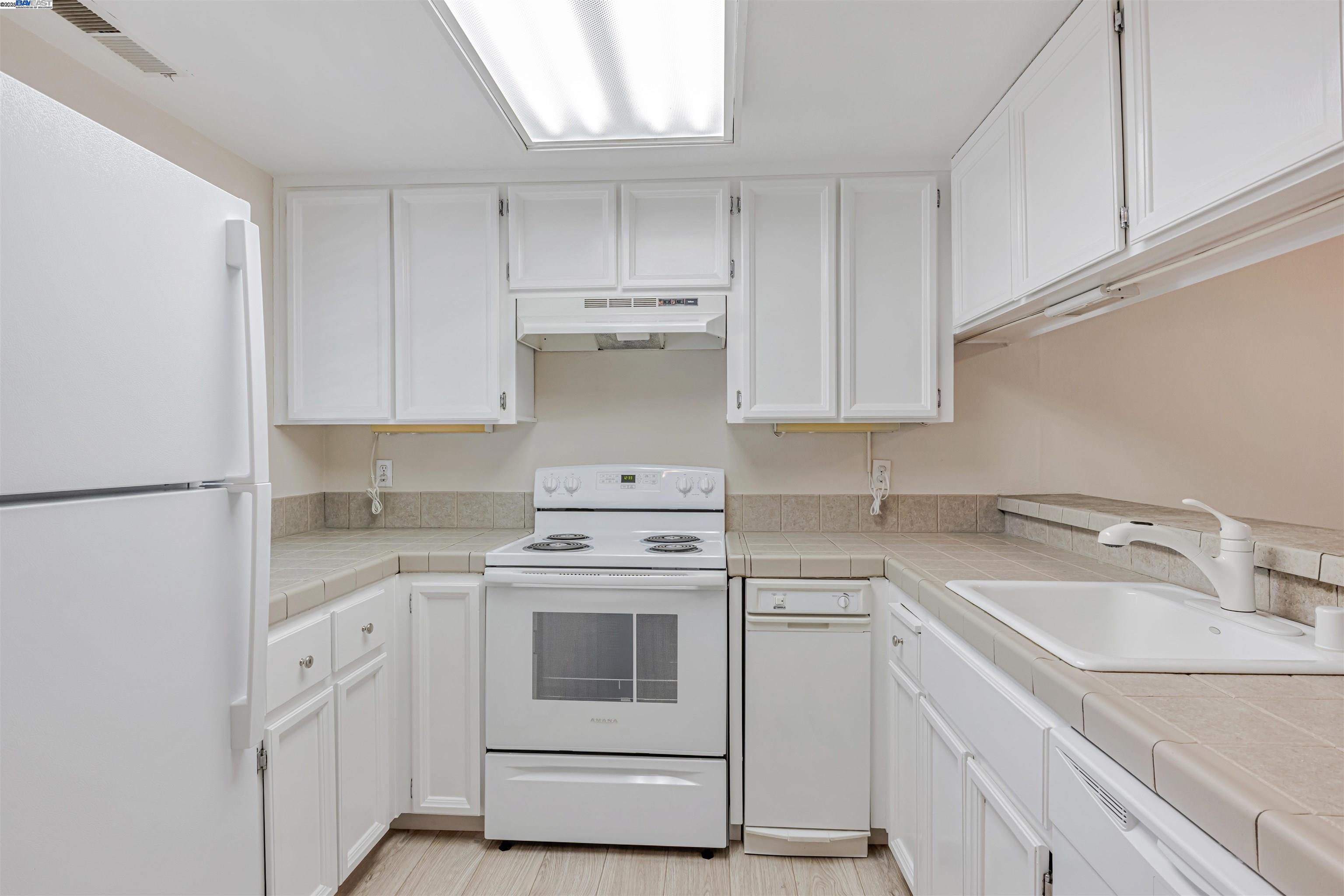 Photo #4: 41097384 Listing: Photo #4