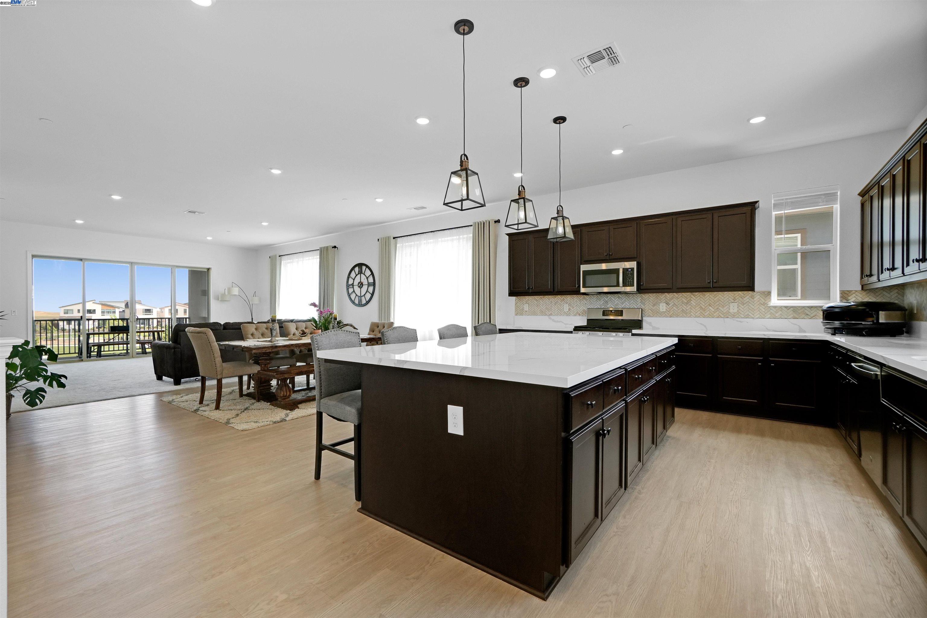 Detail Gallery Image 12 of 46 For 2462 Shore Vista, Fairfield,  CA 94533 - 3 Beds | 2 Baths